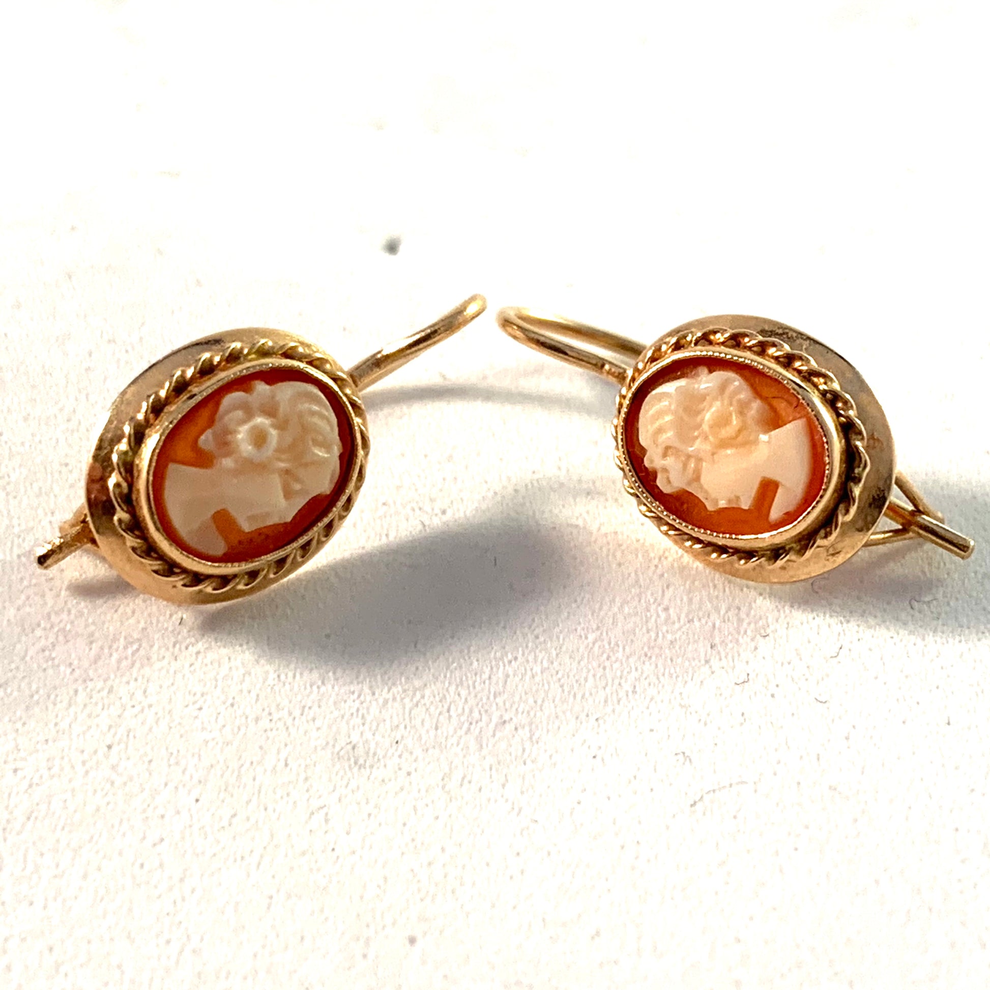 Vintage Mid Century 14k Gold Cameo Earrings.