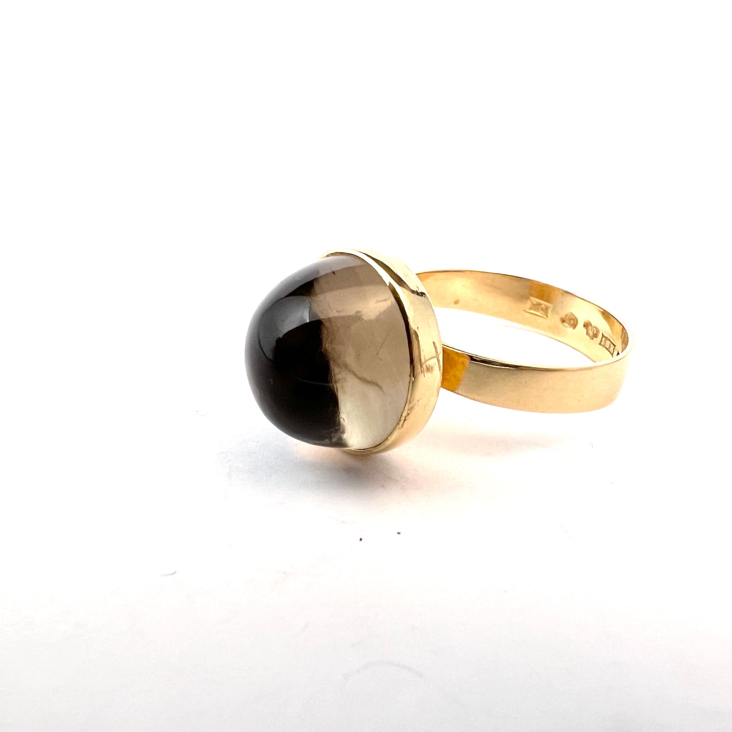 Sweden 1967. Vintage 18k Gold Cabochon Quartz Ring. Pool of Light