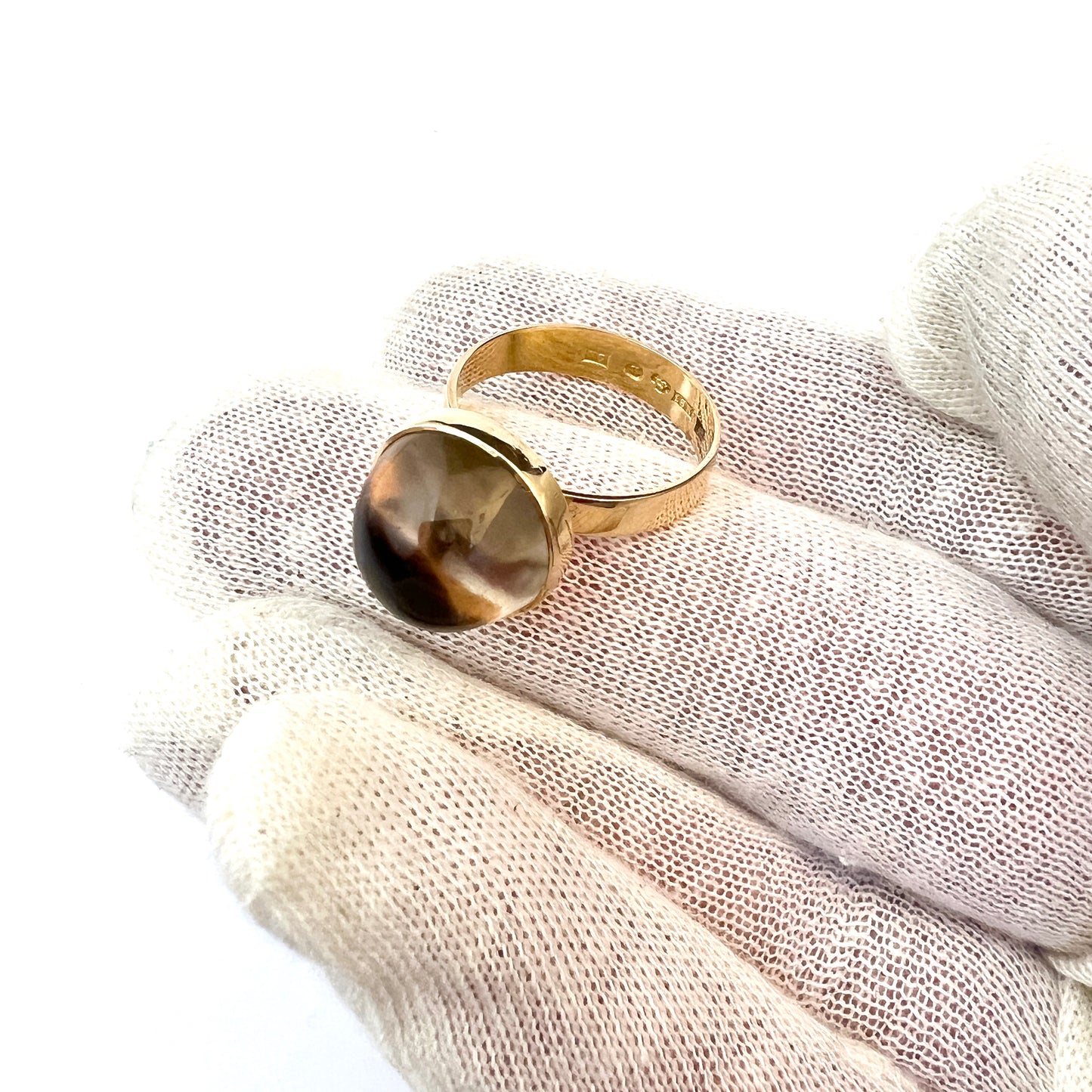 Sweden 1967. Vintage 18k Gold Cabochon Quartz Ring. Pool of Light