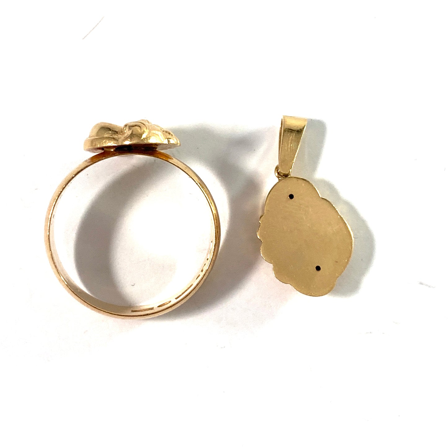 Carl Söderqvist, Sweden year 1900, Antique 18k Gold Ring and small Pendant.