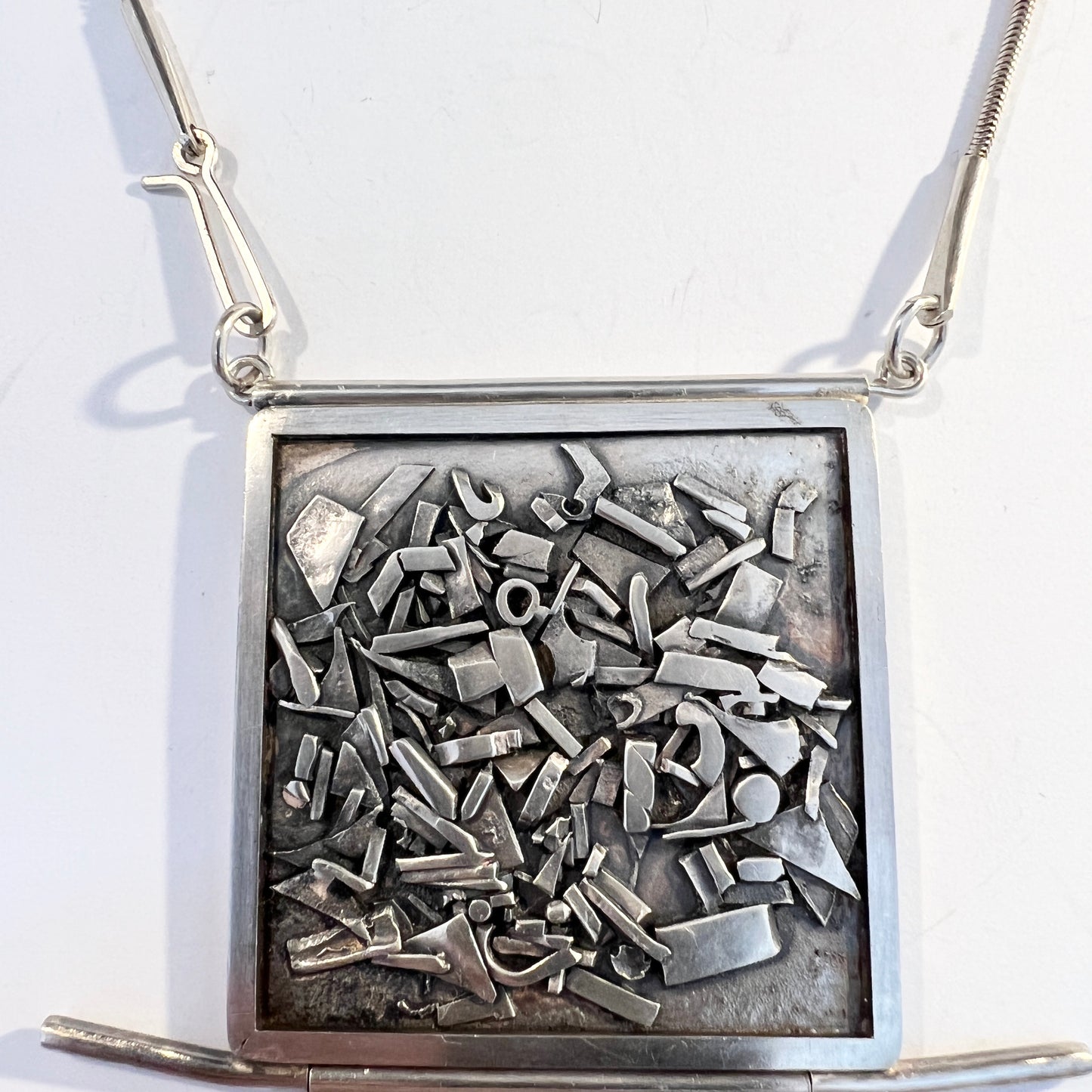 Maker JP, London 1986. Very Large Sterling Silver Abalone Pendant Necklace.