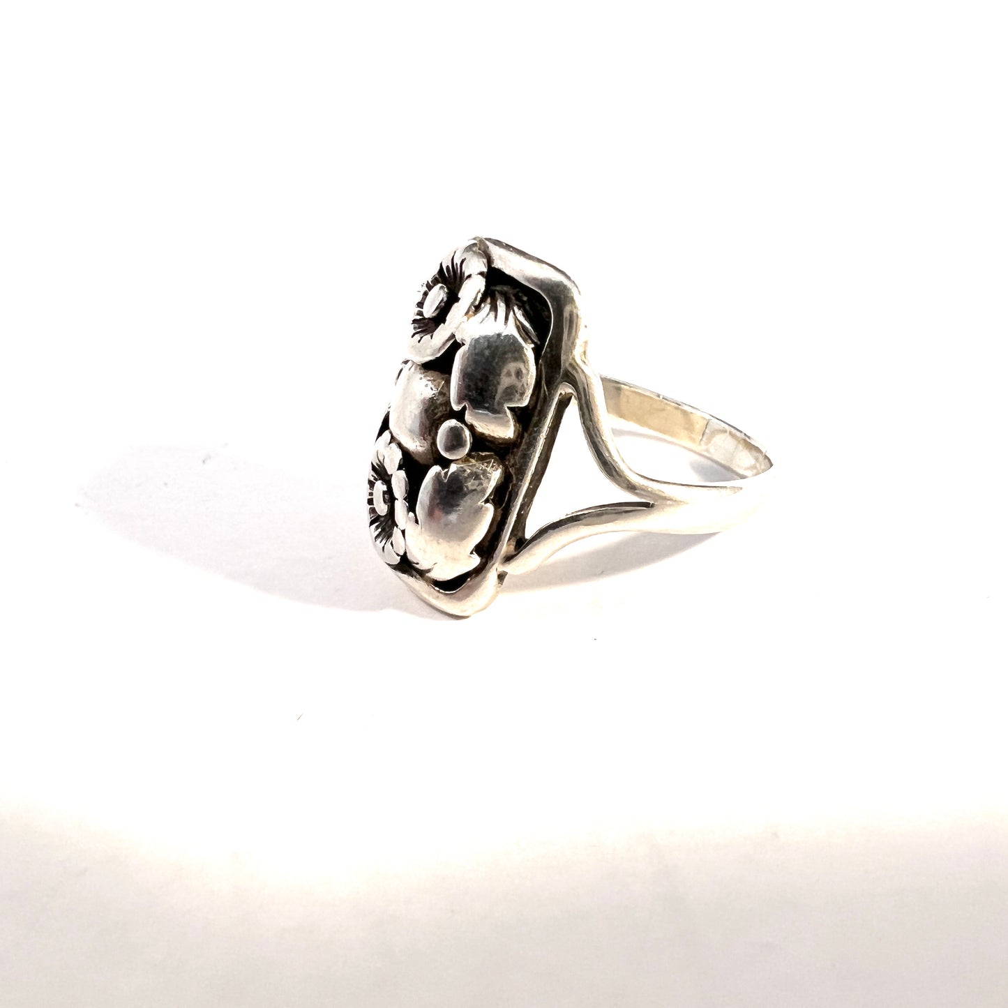 Hugo Grun, Denmark 1940s. Vintage Sterling Silver Ring.