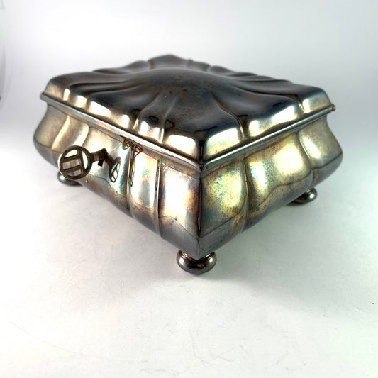 WMF Wurttembergische Metallwarenfabrik, Germany. Antique Silver Plated Jewelry Box.