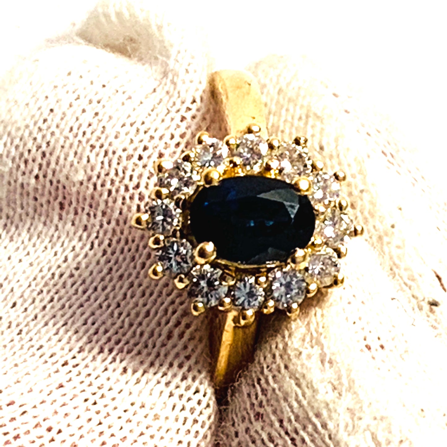 Vintage 18k Gold Diamond Sapphire Ring.