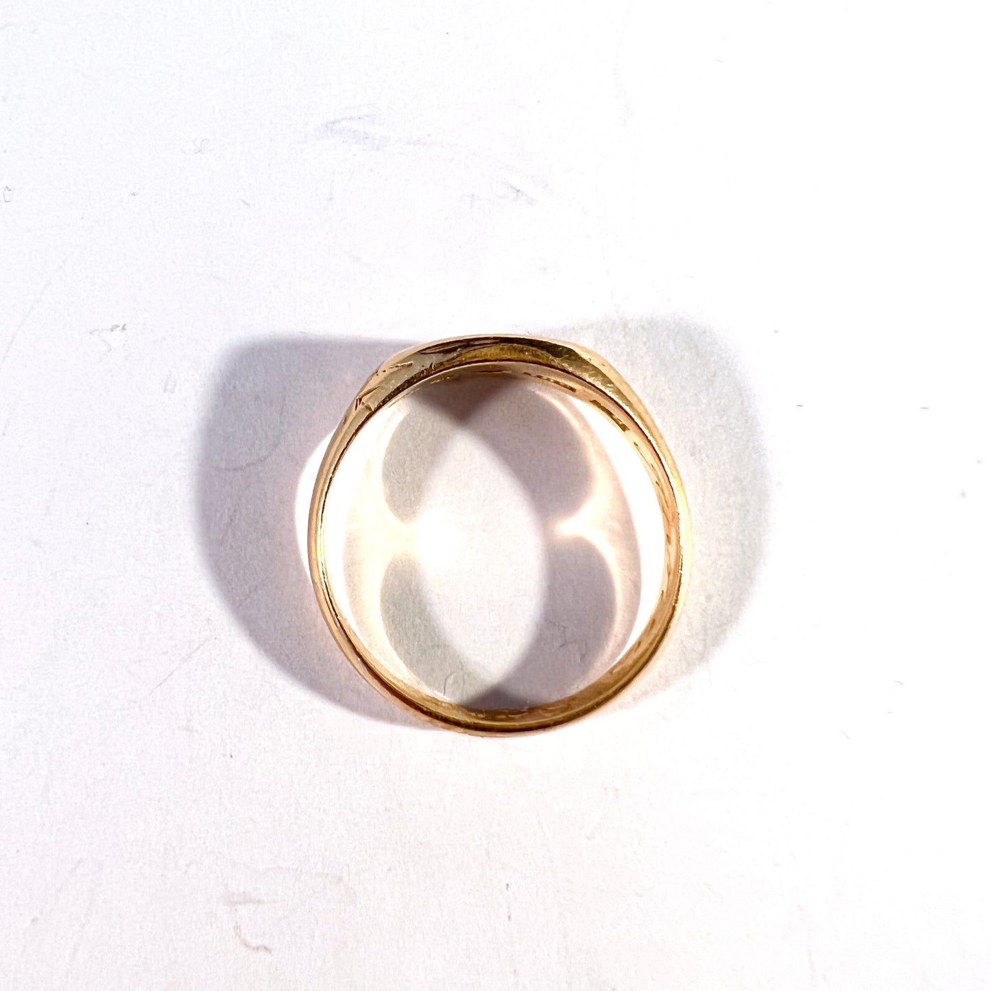 T Nordström, Sweden 1932. Vintage 18k Gold Memory Ring.