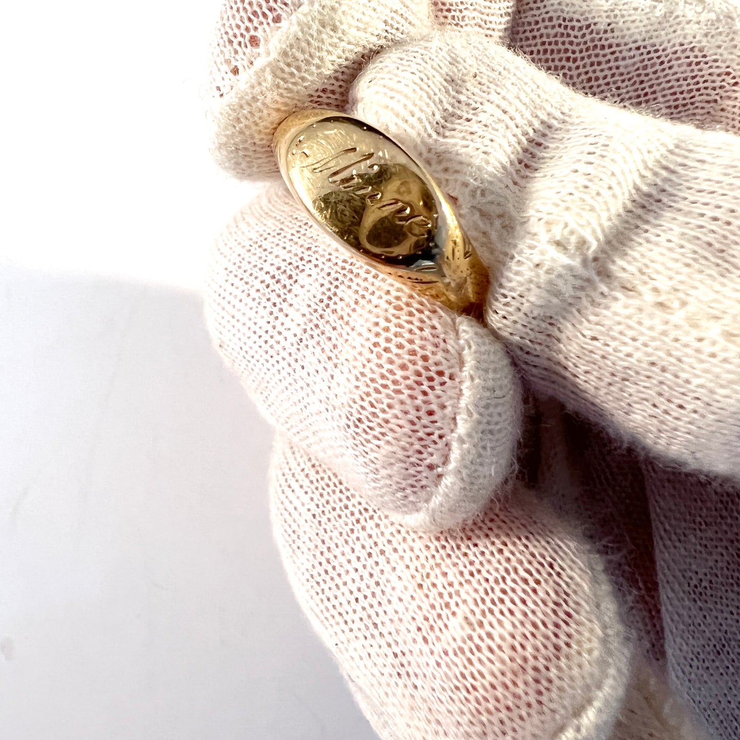 T Nordström, Sweden 1932. Vintage 18k Gold Memory Ring.