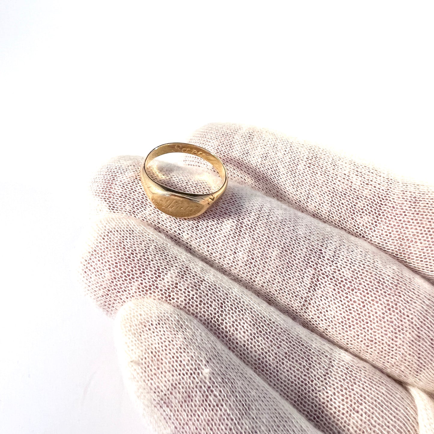 T Nordström, Sweden 1932. Vintage 18k Gold Memory Ring.