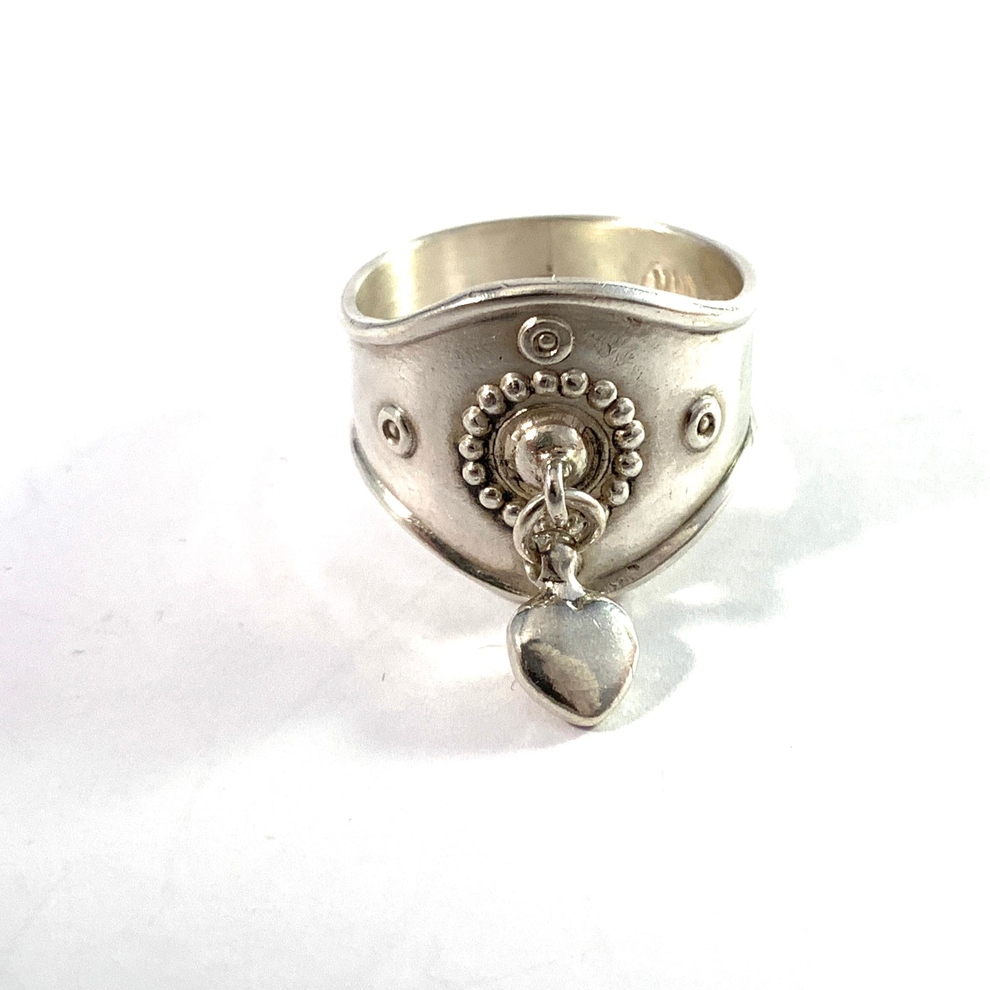 Holger Lindstrom for Kalevala Koru, Finland year 1945. Heart Love Ring. Early!