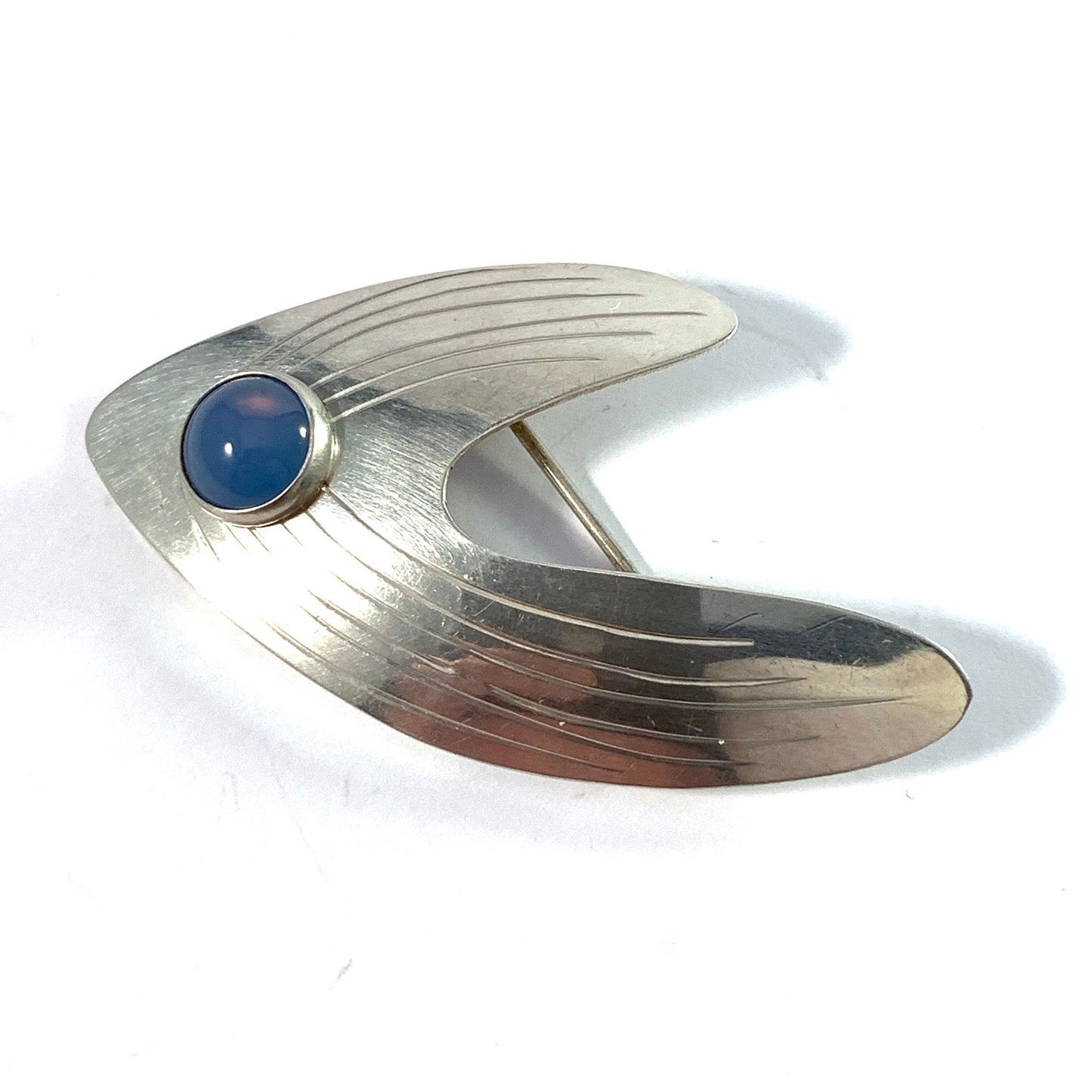 Pinco, Stockholm 1960. Mid Century Modern Sterling Silver Chalcedony Brooch.