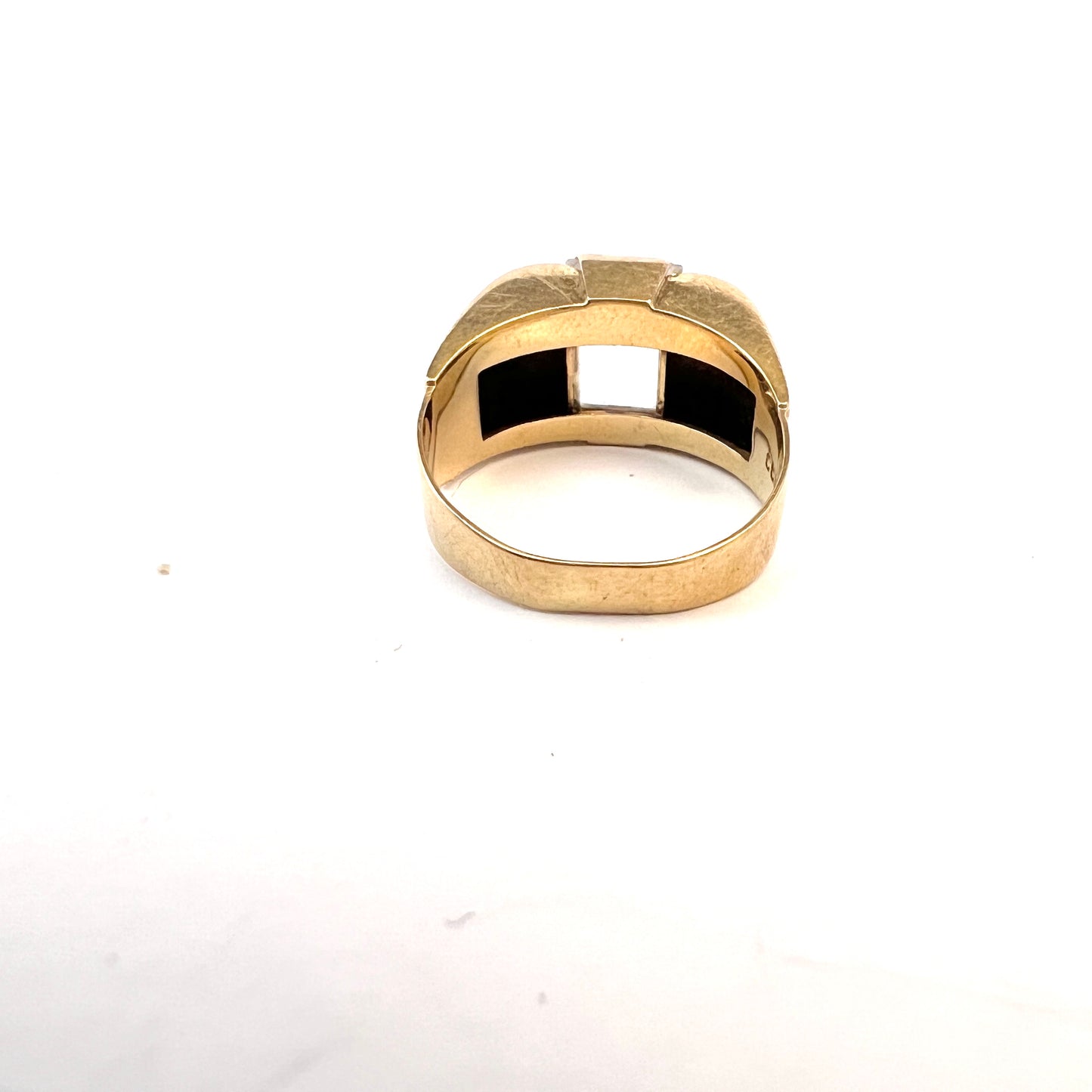 Hallberg, Sweden 1952. Vintage 18k Gold Rock Crystal Tank Ring.