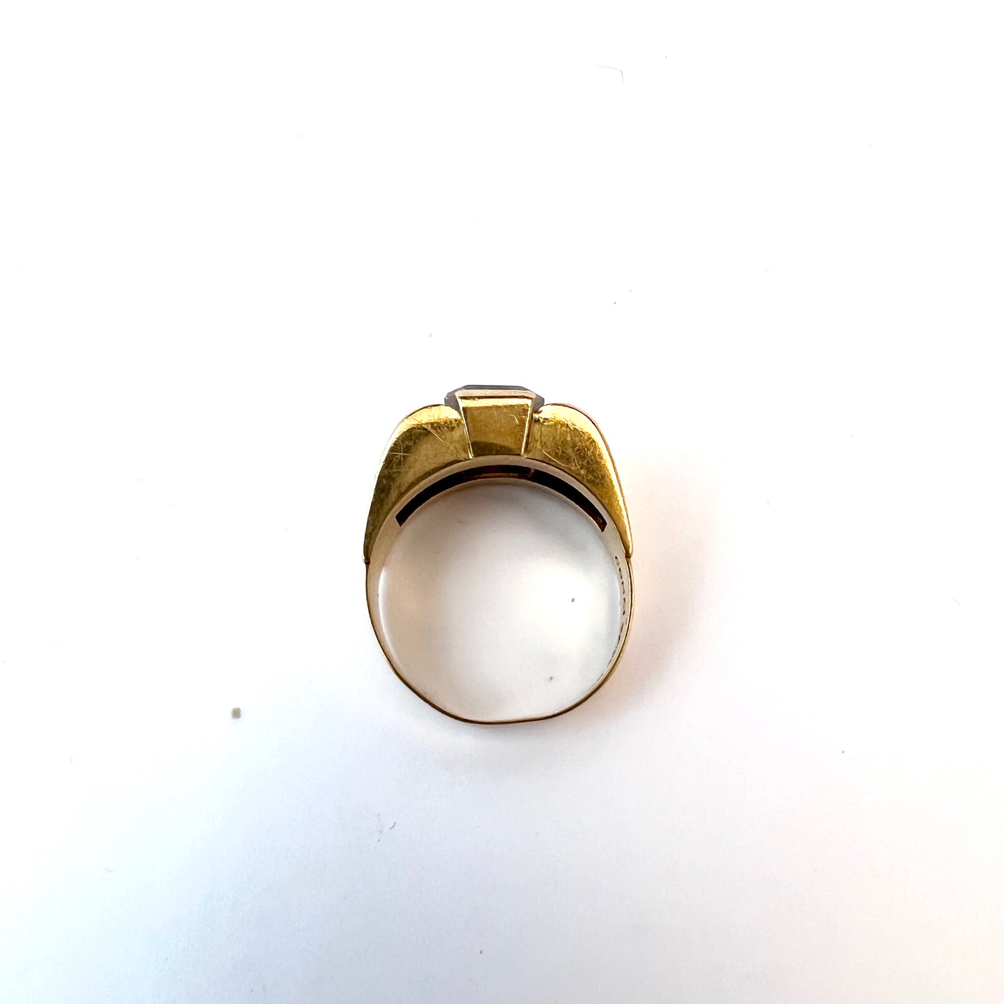 Hallberg, Sweden 1952. Vintage 18k Gold Rock Crystal Tank Ring.