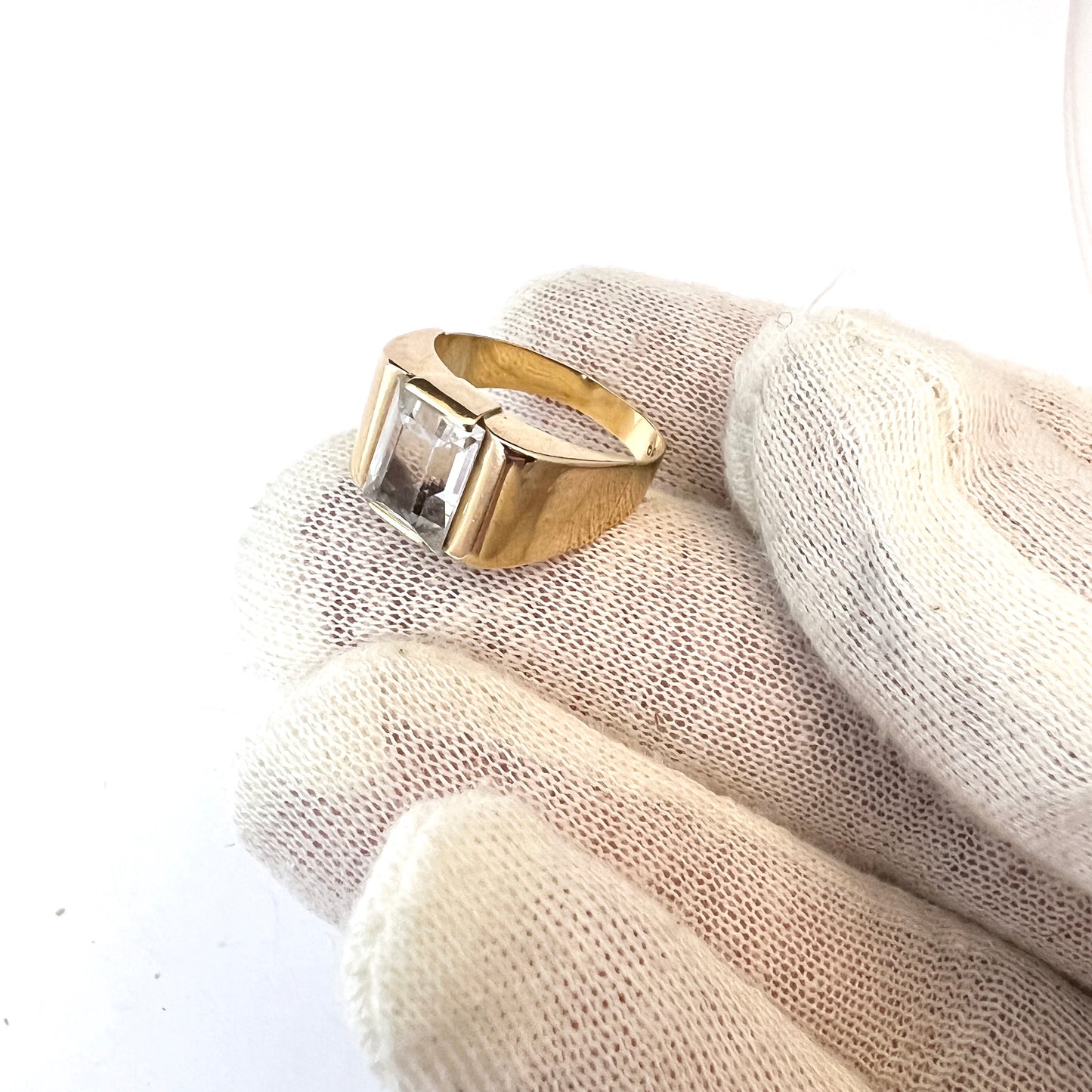 Hallberg, Sweden 1952. Vintage 18k Gold Rock Crystal Tank Ring.