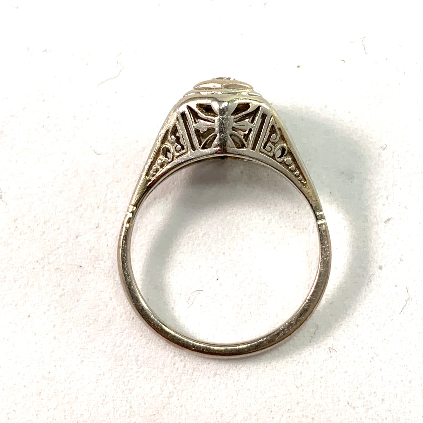 Art Deco 1920s Platinum Diamond Engagement Ring.