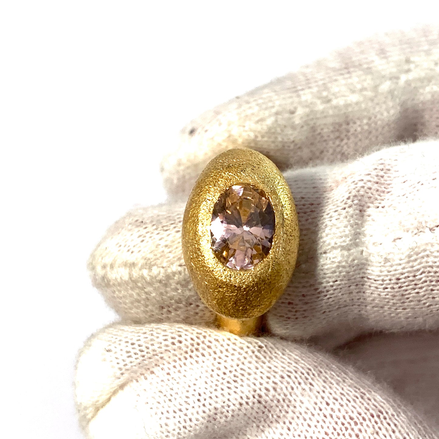 Paola Ferro, Milano, Italy. Vintage 18k Gold Pink Tourmaline Ring.
