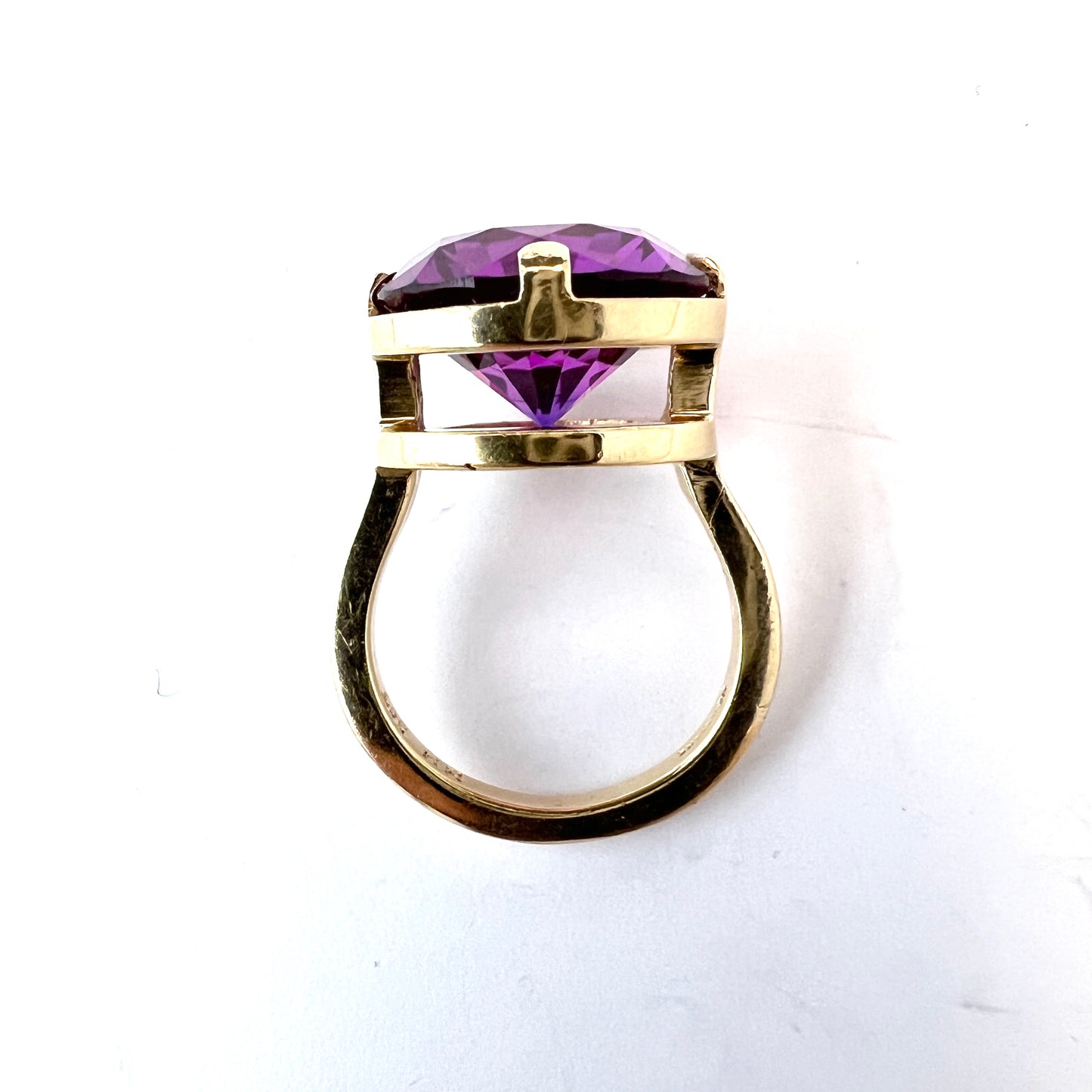 Bernhard Hertz, Denmark. Vintage Mid-century 14k Gold Synthetic Sapphire Ring.