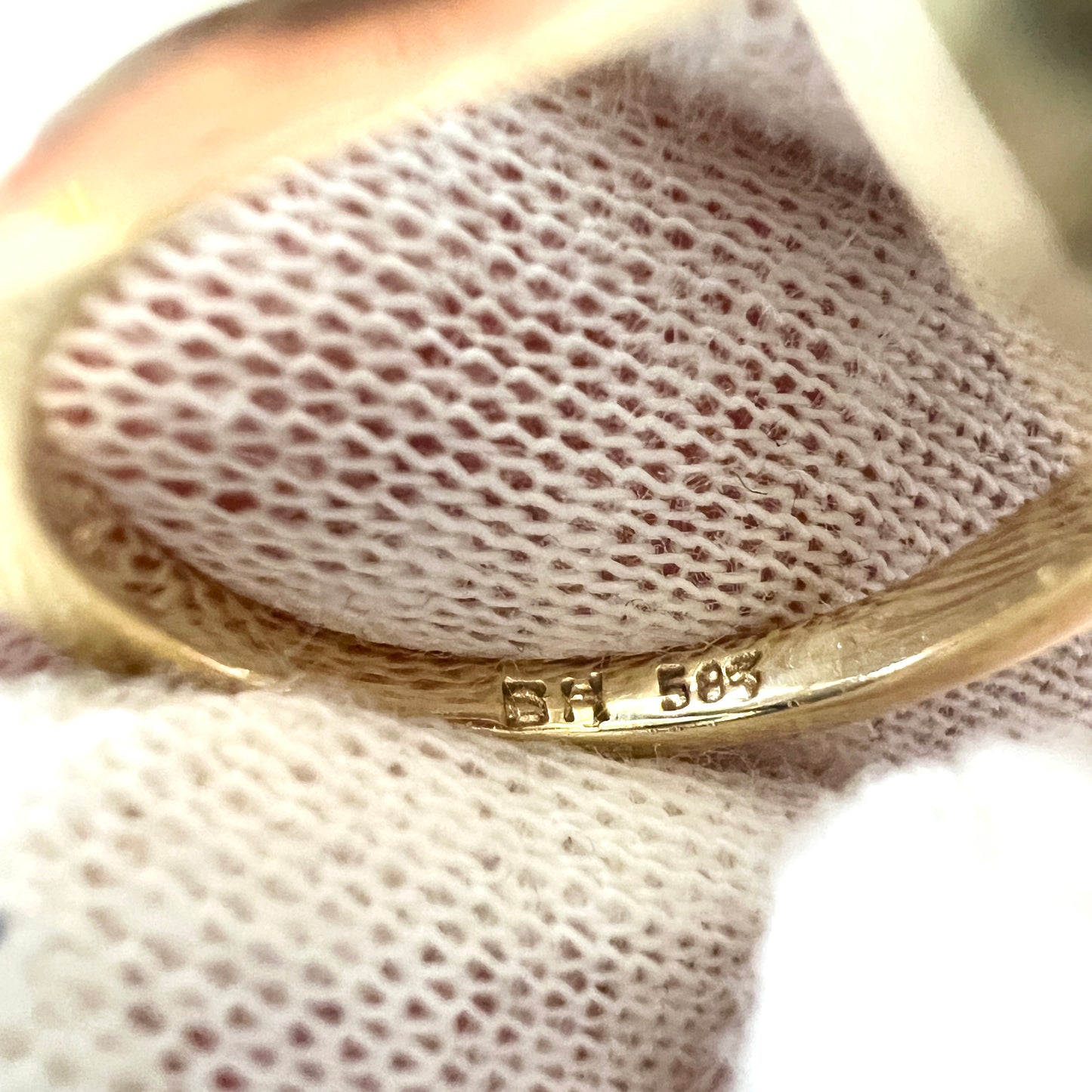 Bernhard Hertz, Denmark. Vintage Mid-century 14k Gold Synthetic Sapphire Ring.