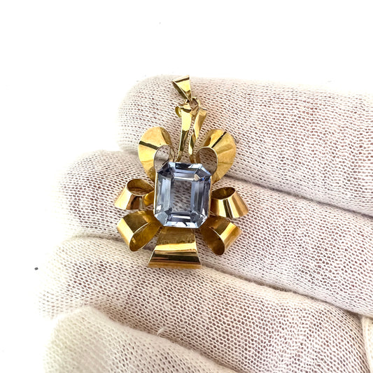 Atelje Stigbert Sweden 1943. Vintage 18k Gold Ice Blue Synthetic Spinel Pendant.