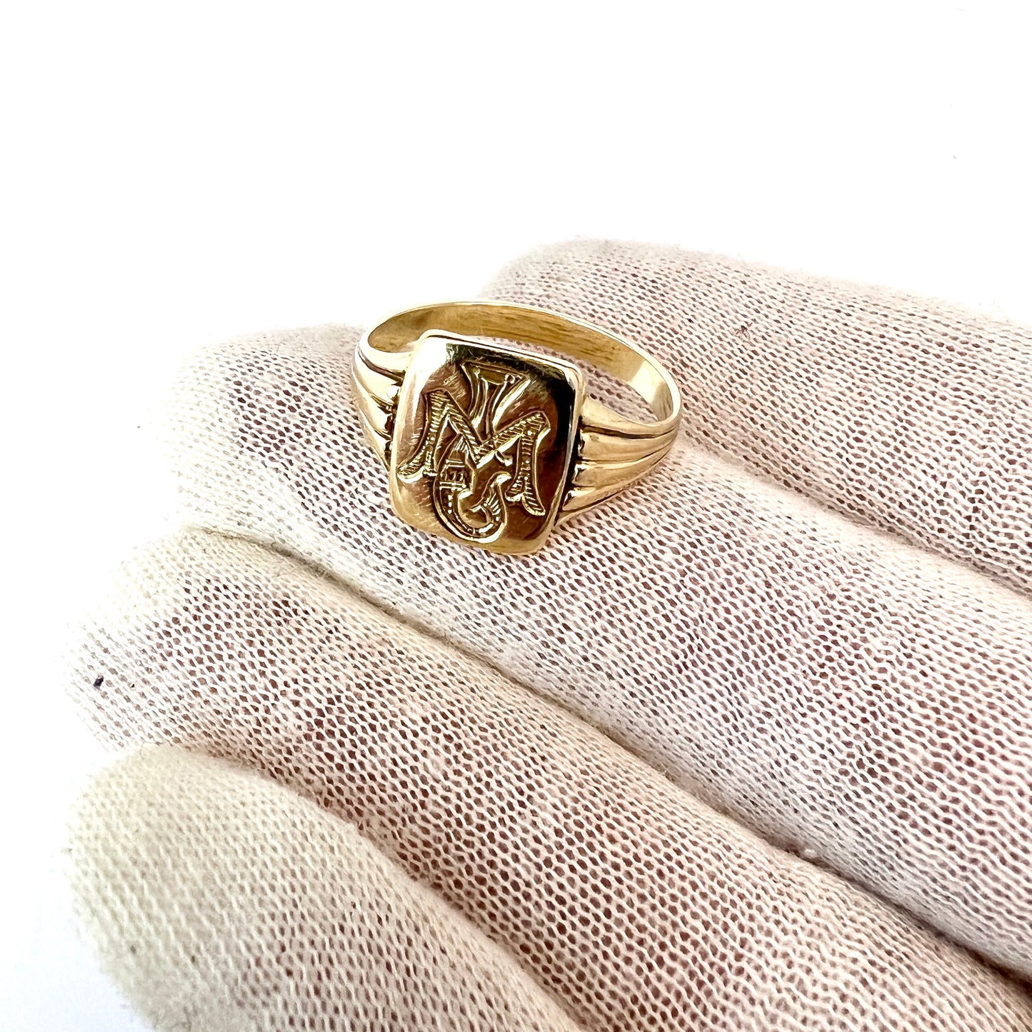 1920-30s. Vintage 14k Gold Men's Signet Ring. MJ or JM