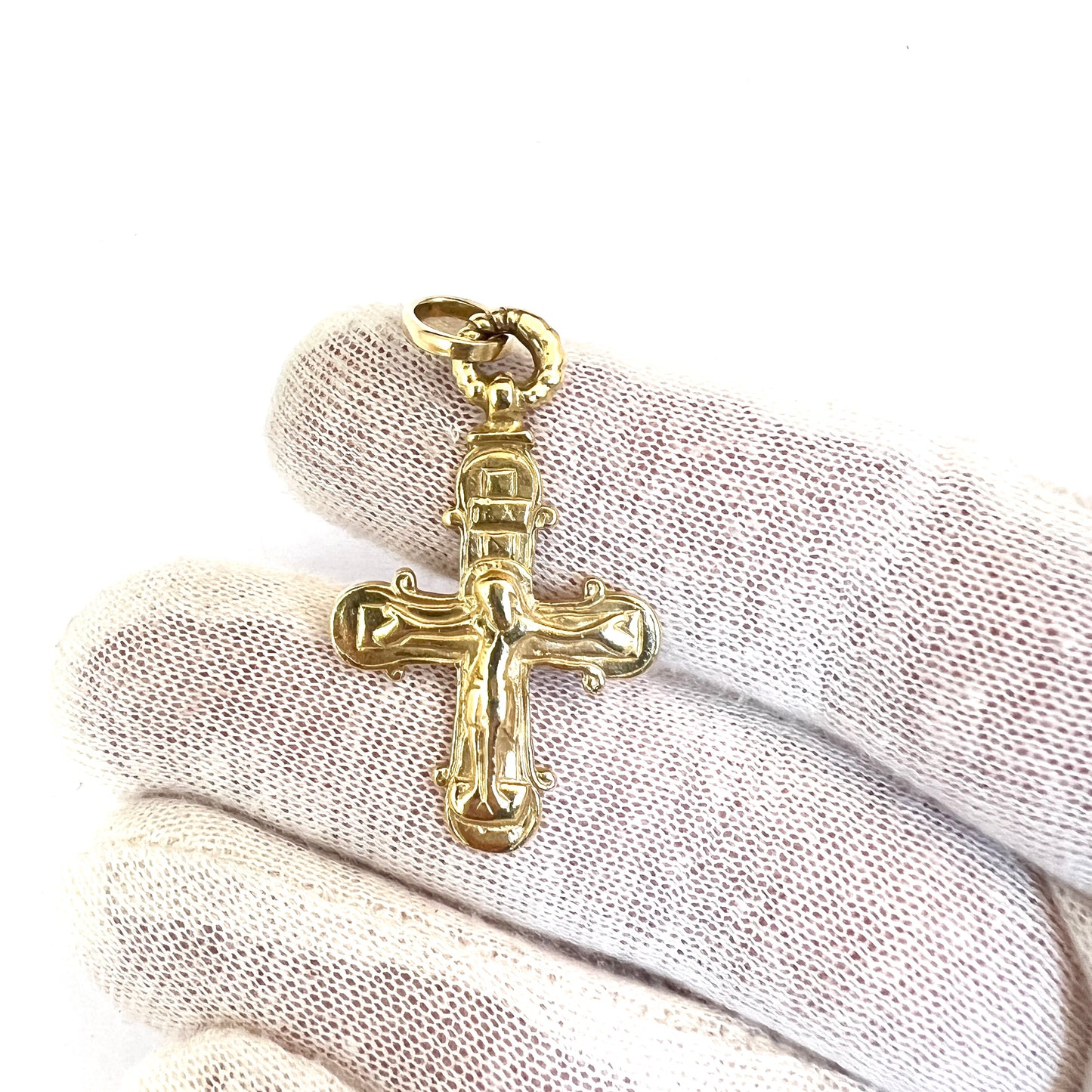 Bengt Hallberg, Sweden. Vintage 18k Gold Medieval Copy Crucifix Cross Unisex Pendant.