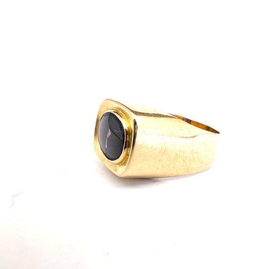 Forsman & Gardfors, Sweden 1965. Vintage 18k Gold Synthetic Sapphire Ring.