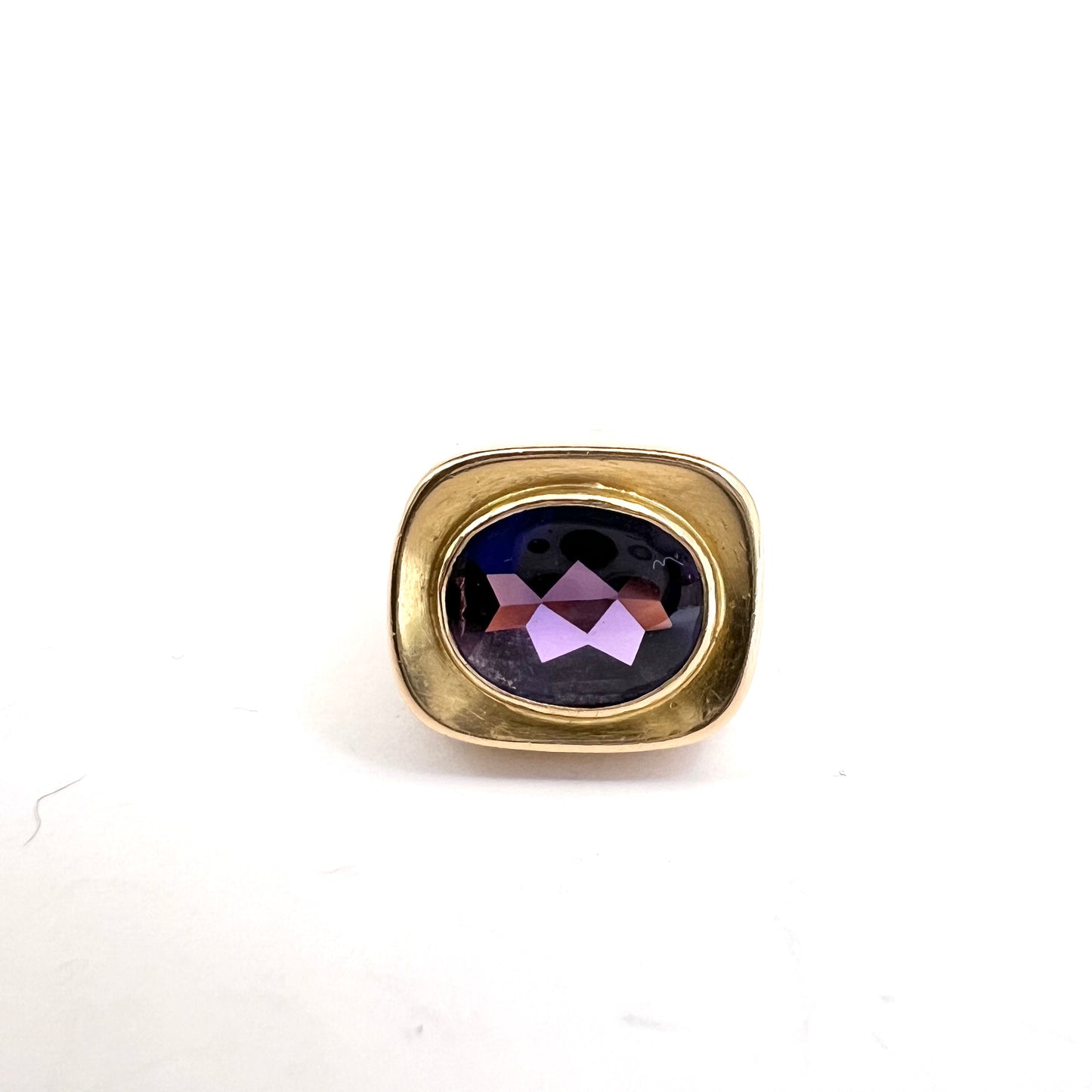 Forsman & Gardfors, Sweden 1965. Vintage 18k Gold Synthetic Sapphire Ring.