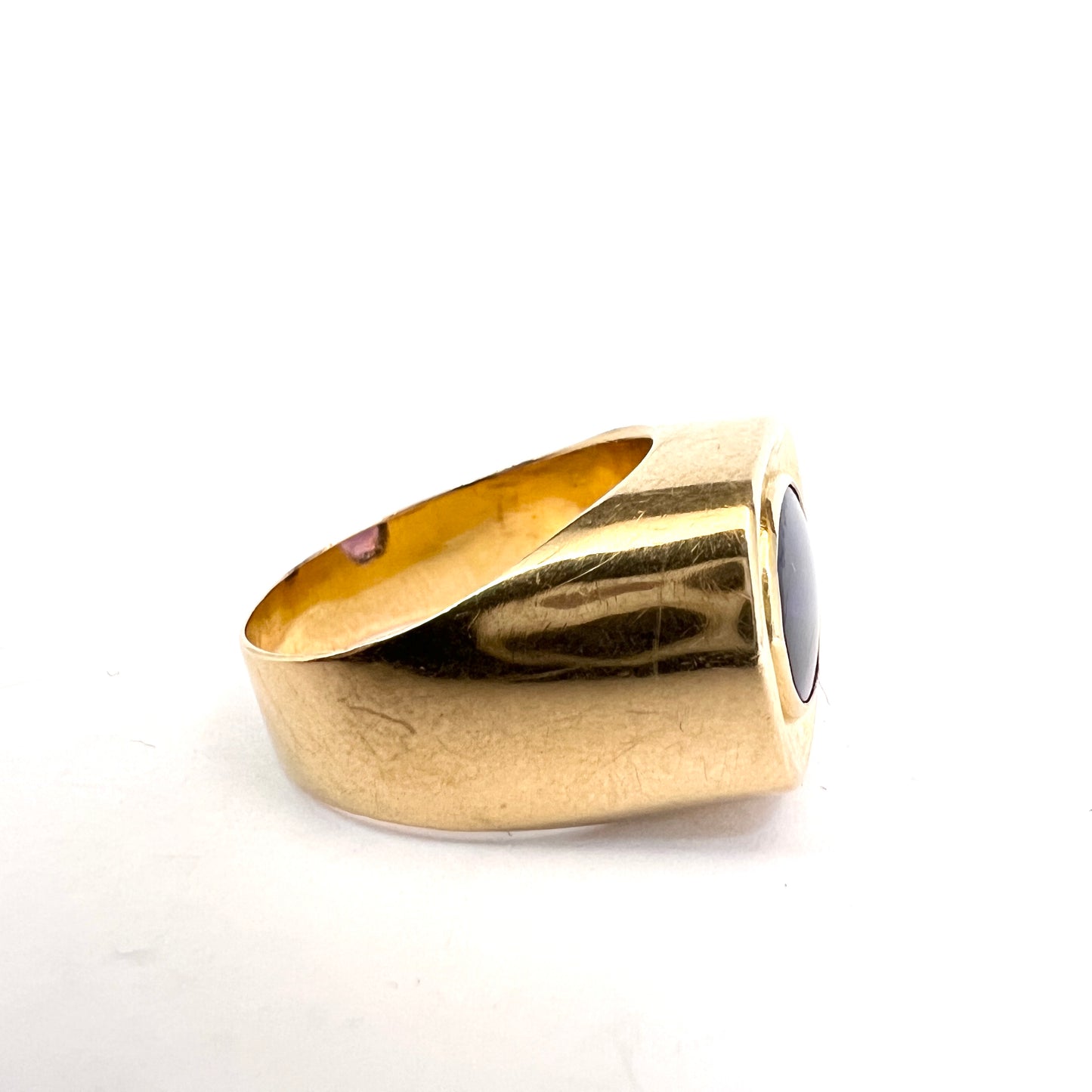 Forsman & Gardfors, Sweden 1965. Vintage 18k Gold Synthetic Sapphire Ring.