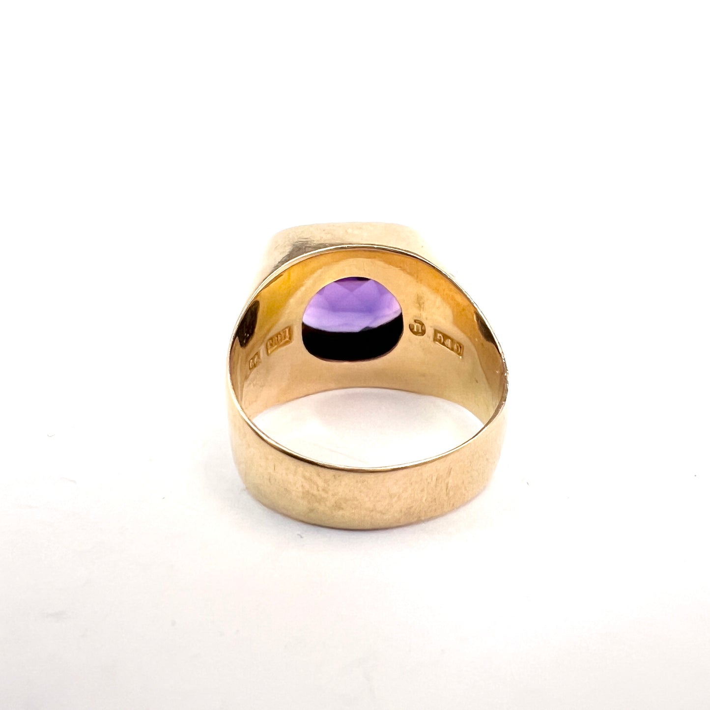 Forsman & Gardfors, Sweden 1965. Vintage 18k Gold Synthetic Sapphire Ring.