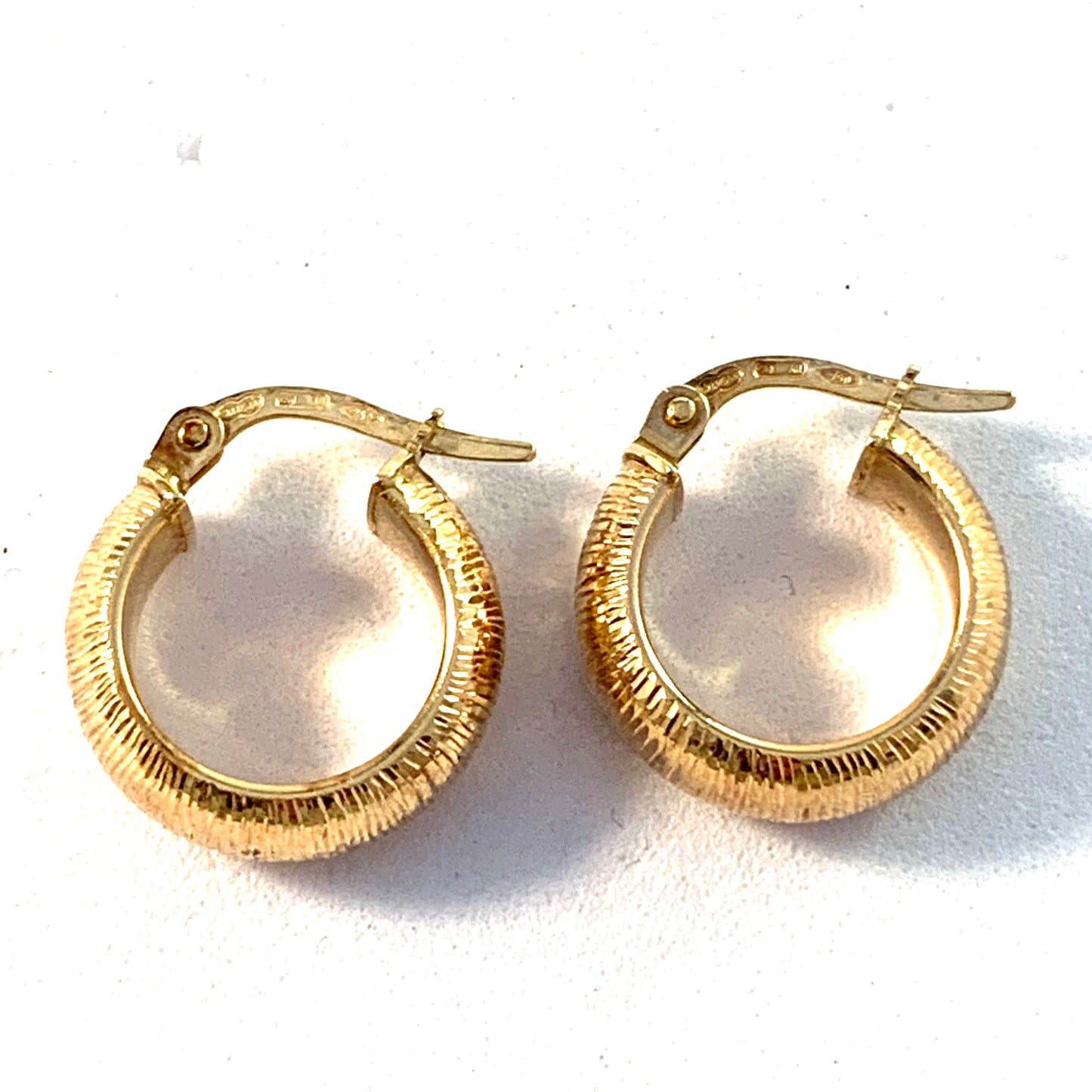 Uno A Erre, Italy. Vintage 18k Gold Earrings