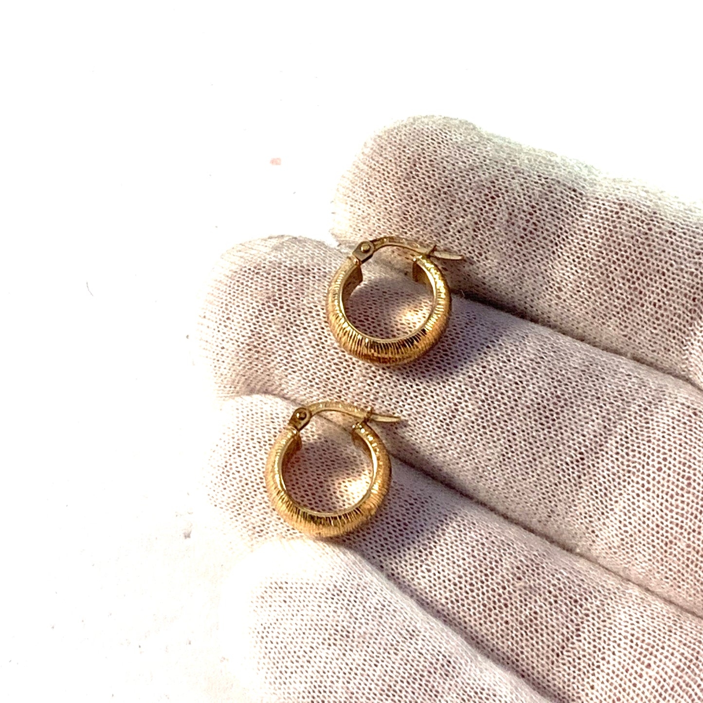 Uno A Erre, Italy. Vintage 18k Gold Earrings