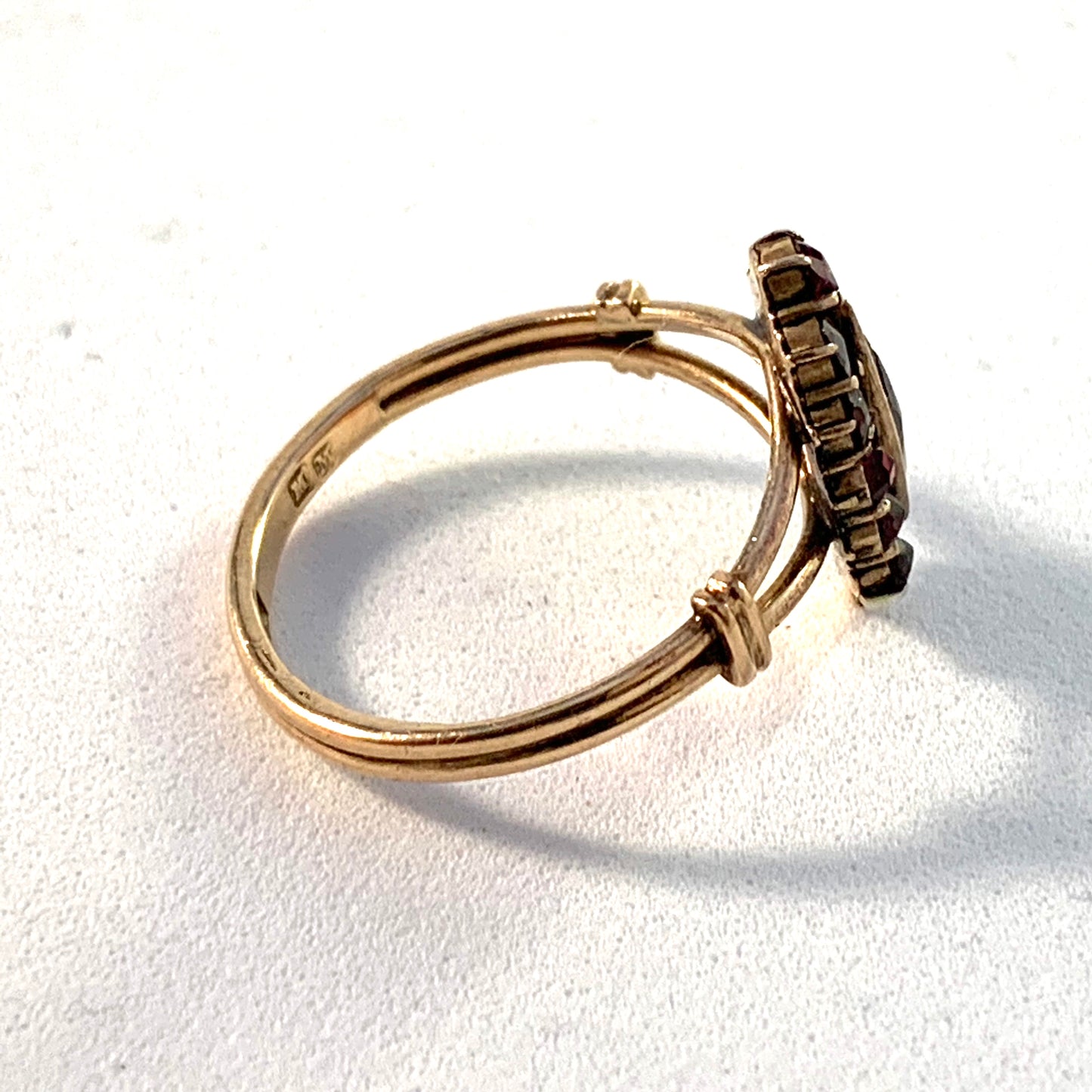 G Dahlgren, Sweden. Edwardian 18k Gold Garnet Ring.