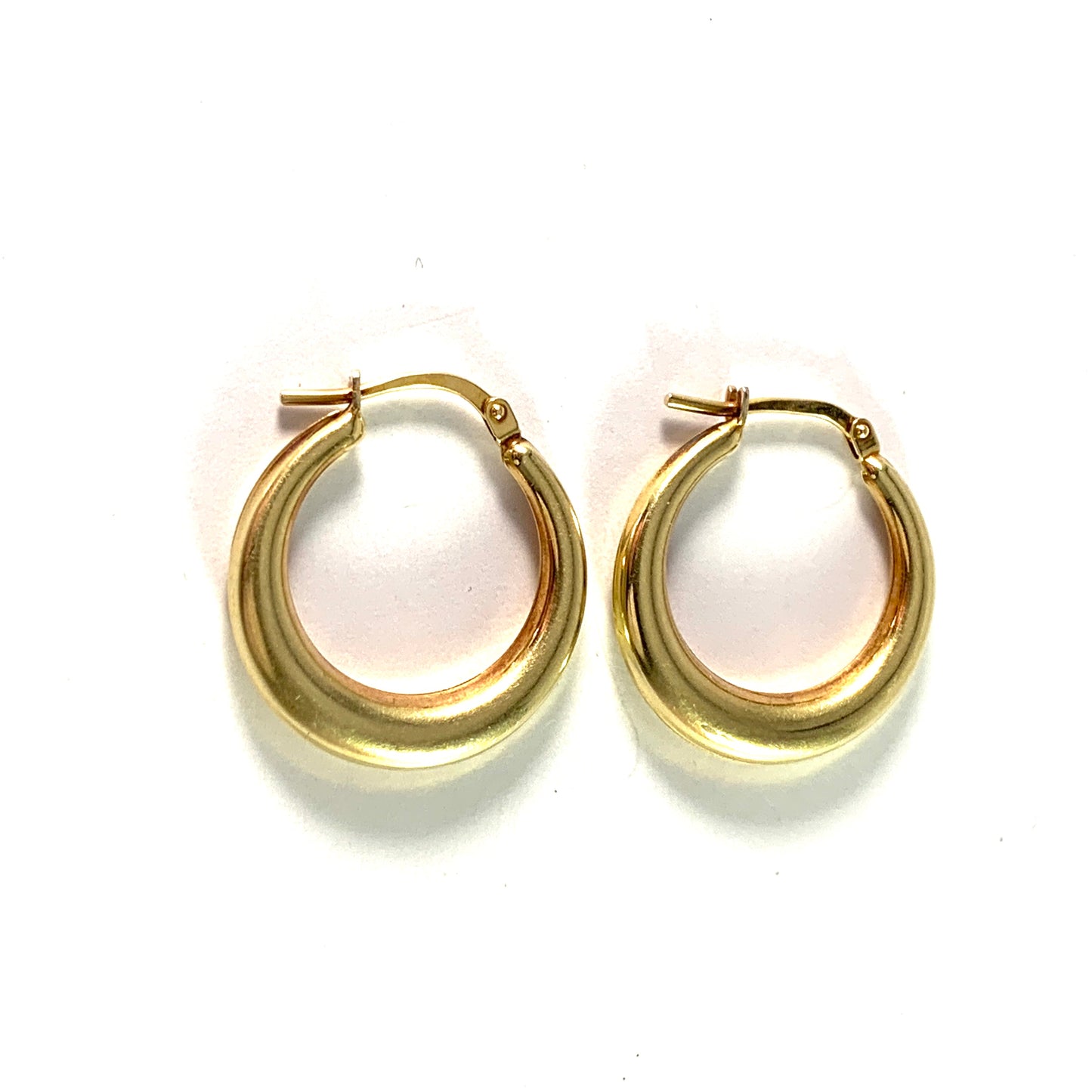 UNO A ERRE, Arezzo, Italy Vintage 18k Gold Earrings.