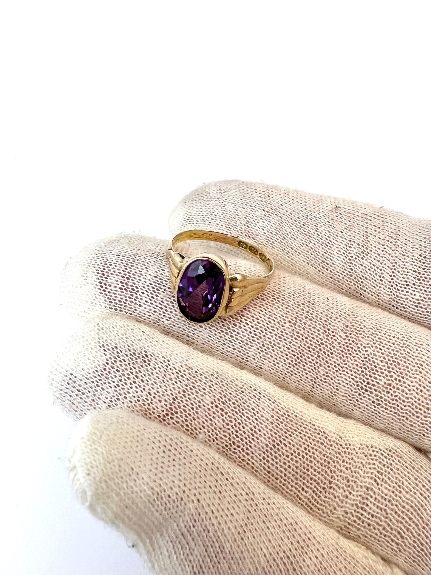 Raul Grönlund, Finland 1959. Vintage 14k Gold Amethyst Ring.