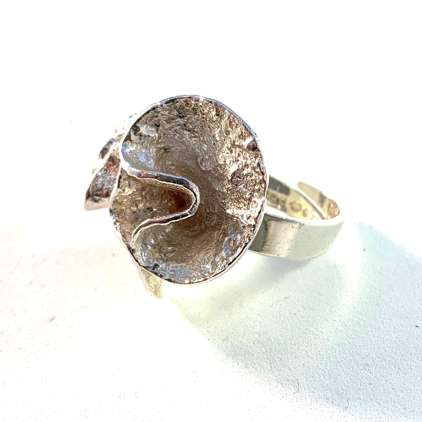Theresia Hvorslev for Mema, Sweden 1974 Bold Sterling Water Lily Ring