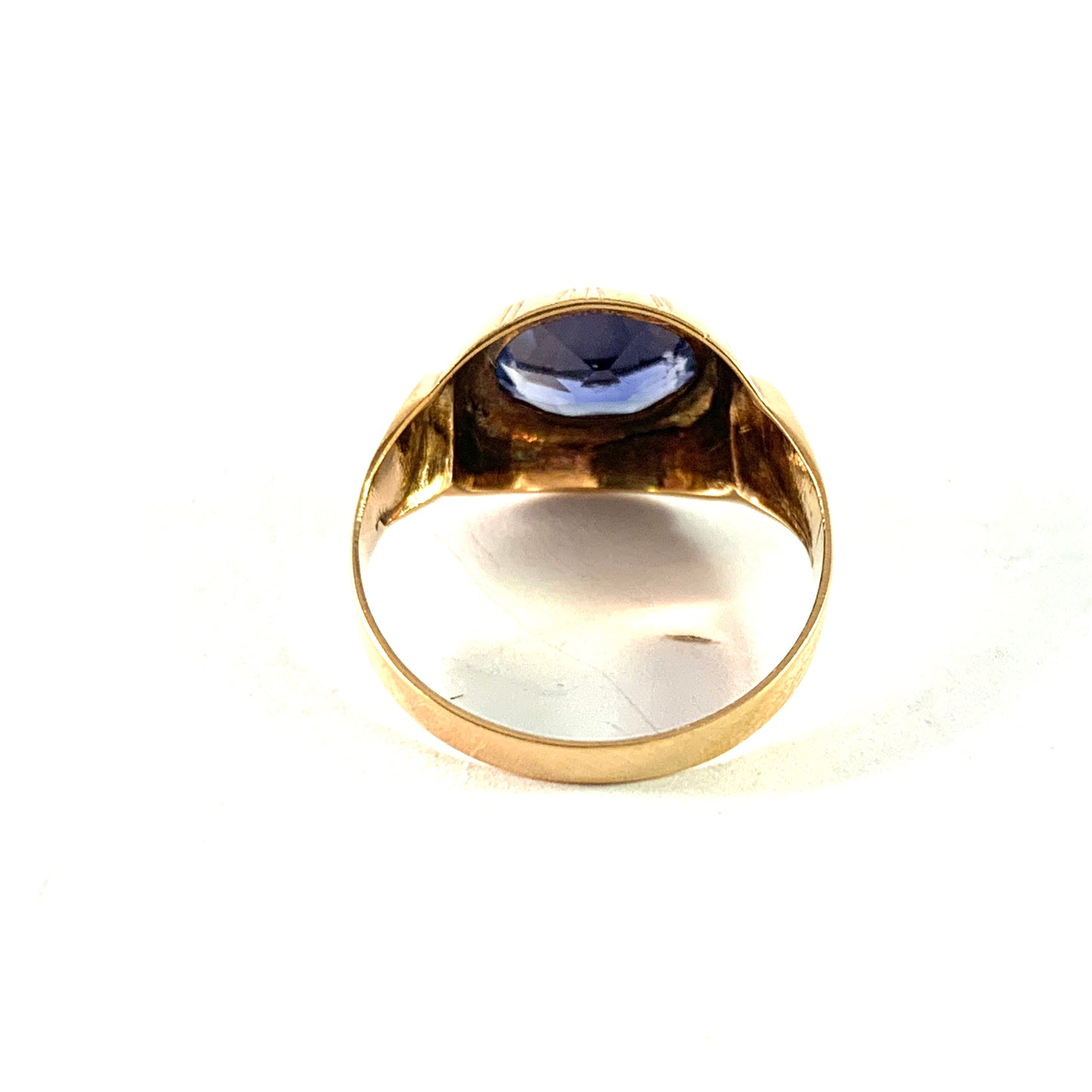Bengt Hallberg. Sweden 1950s. Vintage 18k Gold Synthetic Sapphire Ring.