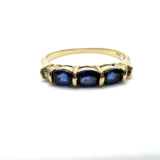 Vintage 18k Gold Diamond Sapphire Ring.