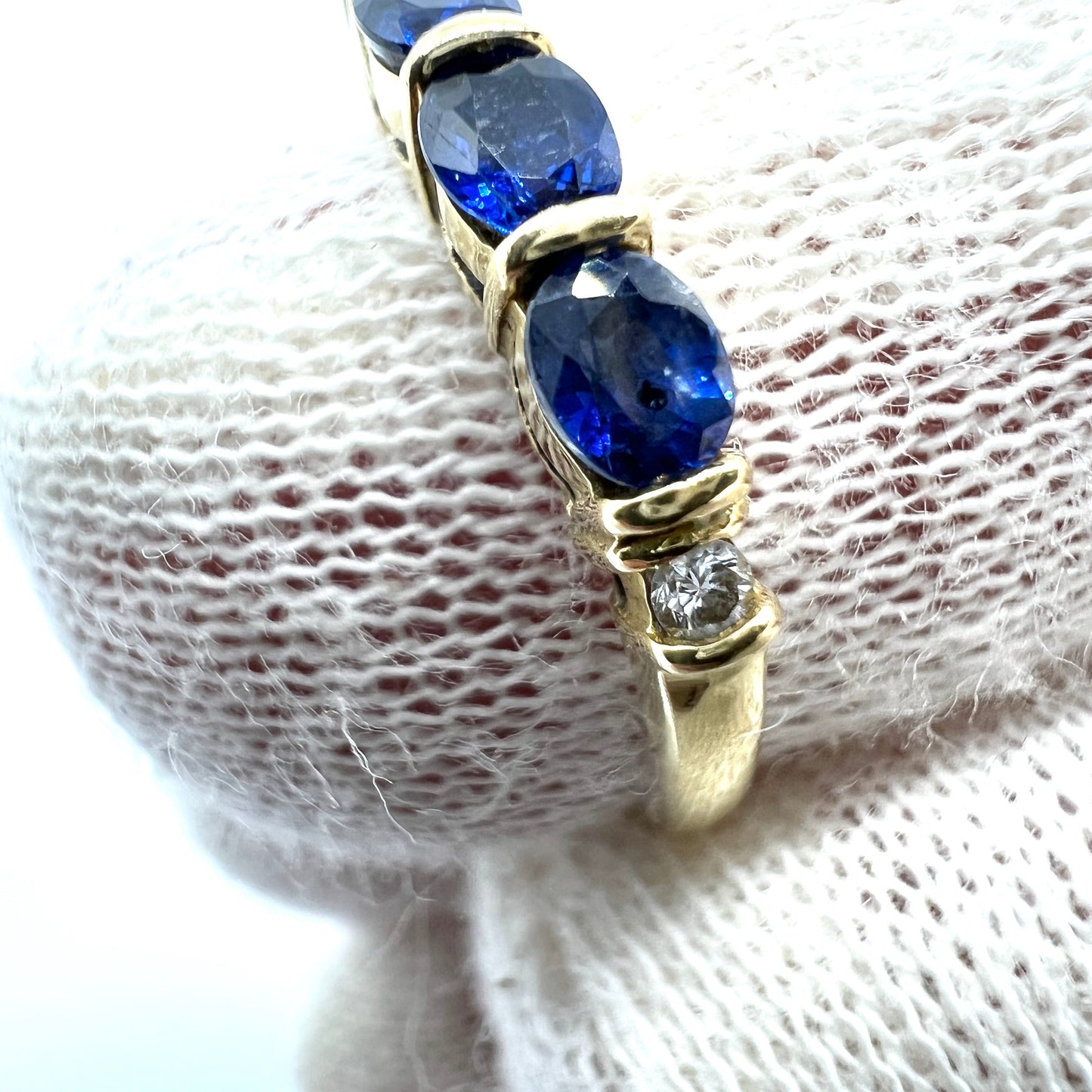 Vintage 18k Gold Diamond Sapphire Ring.