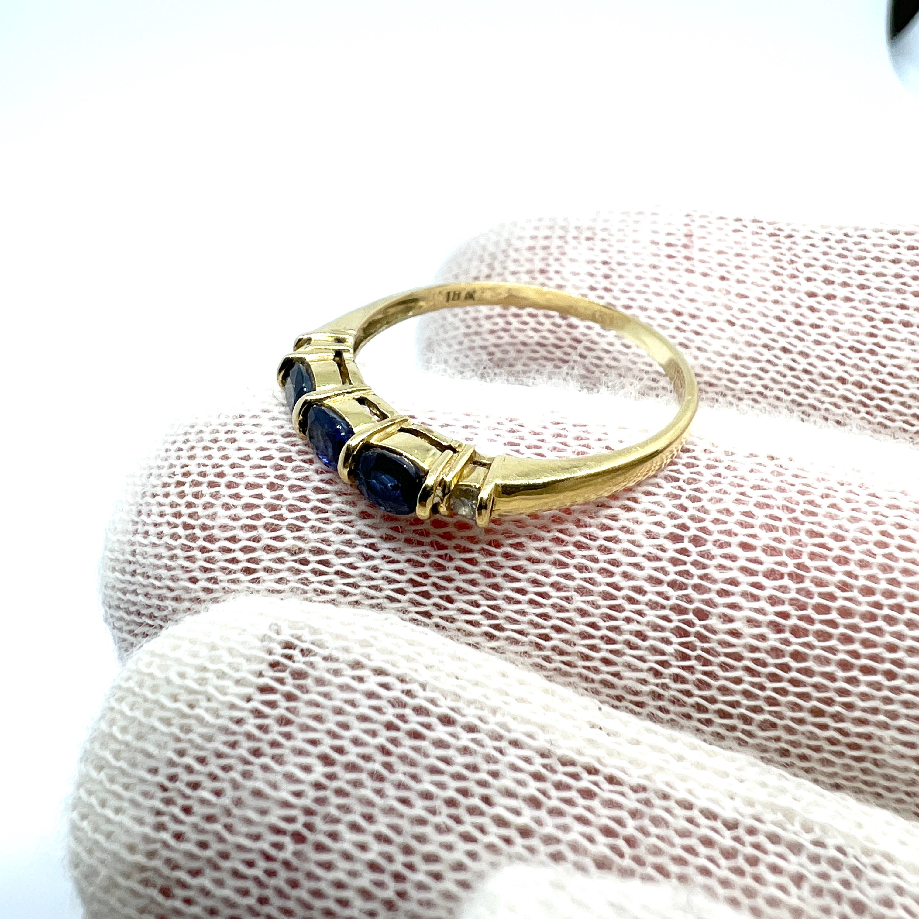 Vintage 18k Gold Diamond Sapphire Ring.