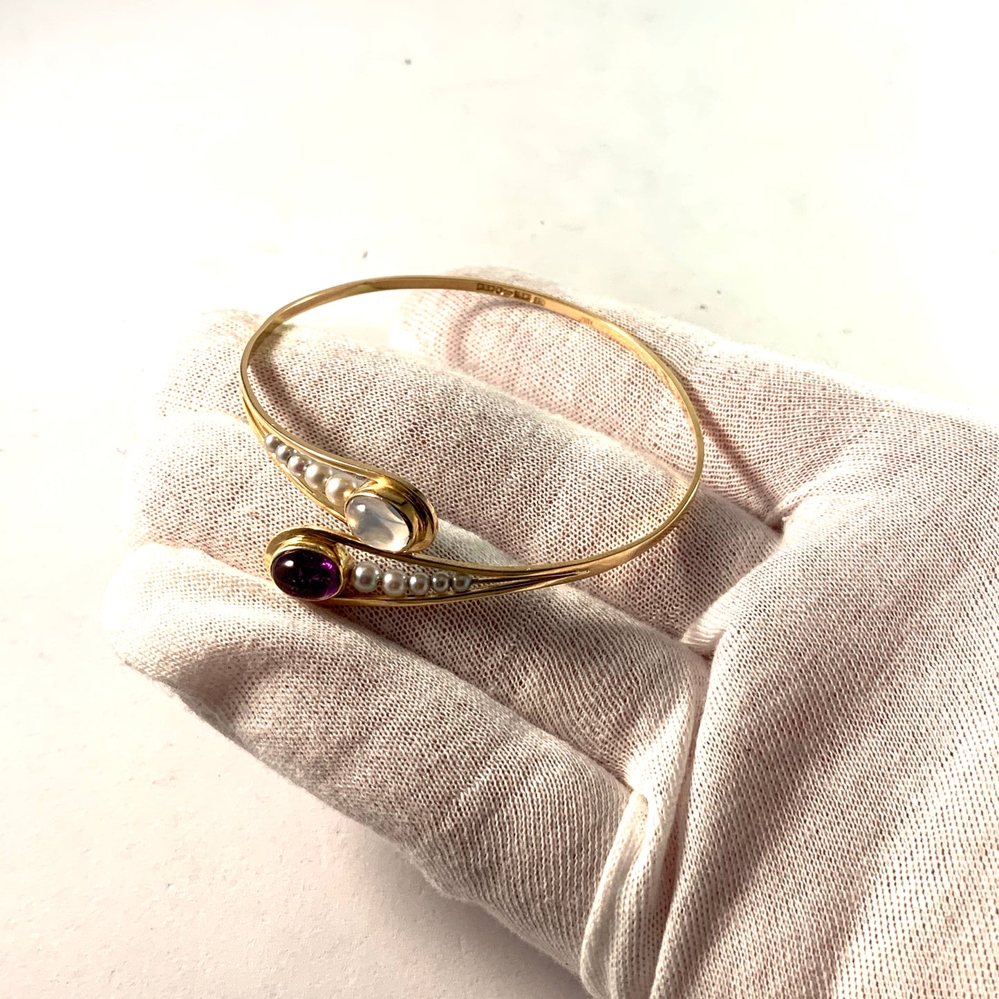 Hedberg, Sweden 1961. 18k Gold Moonstone Amethyst Pearl Bracelet.