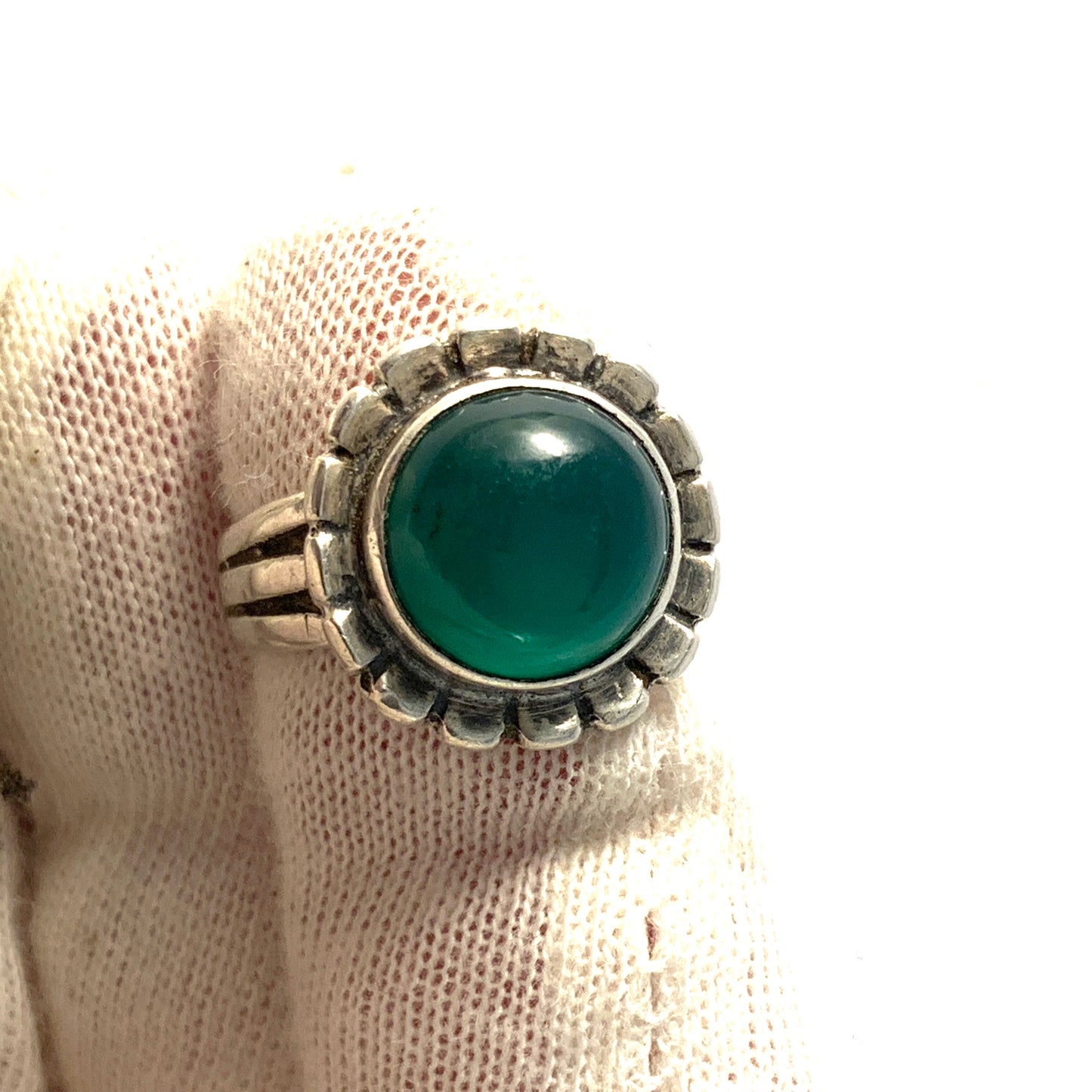 Kaplan, Sweden 1950s. Vintage Solid Silver Chrysoprase Ring.