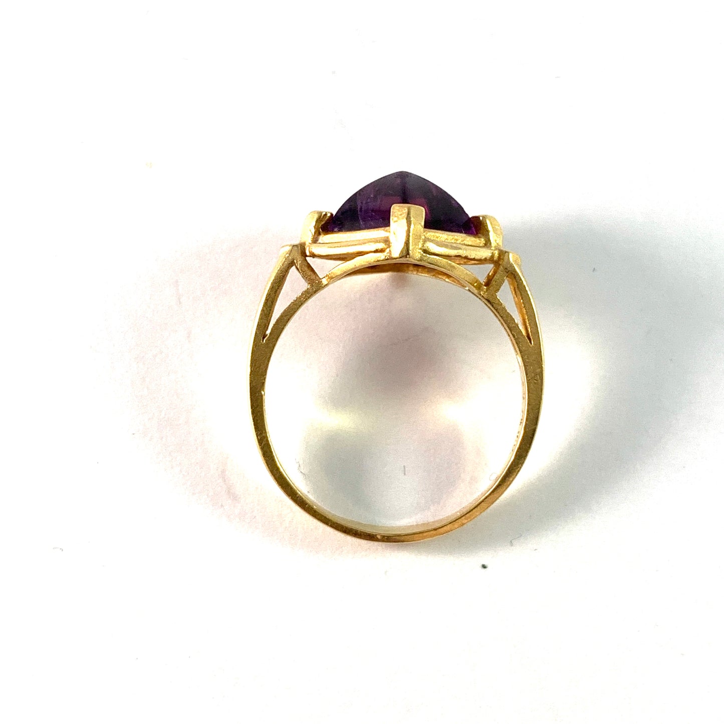 Vintage 18k Gold Amethyst Designer Ring. Makers Mark.