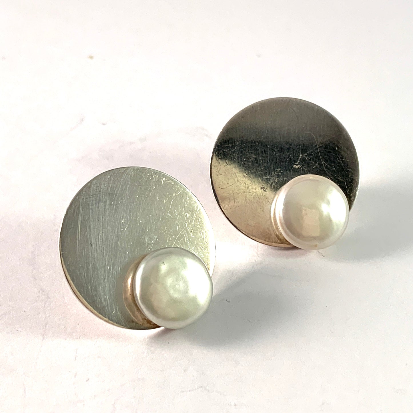 Betty Cooke, USA. Vintage Mid Century Sterling Silver Pearl Large Disc Stud Earrings.