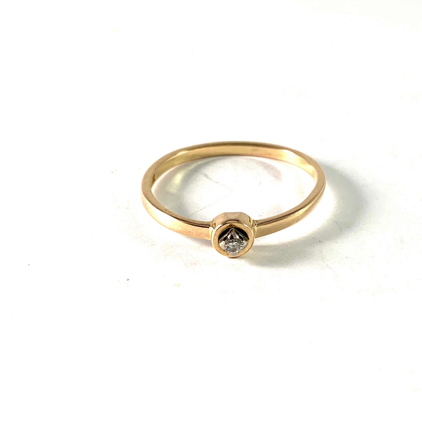 OW Nilsson, Sweden 1978. Vintage 18k Gold Diamond Ring.