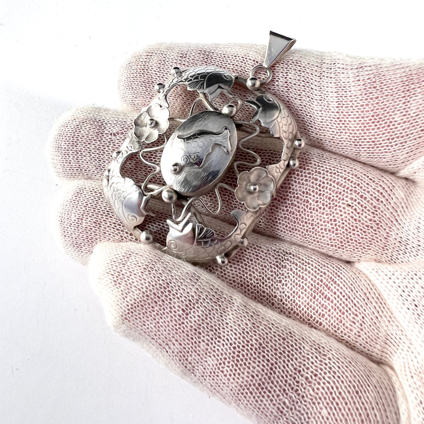 GUSSI, Sweden 1949. Vintage Sterling Silver Fish Pendant.