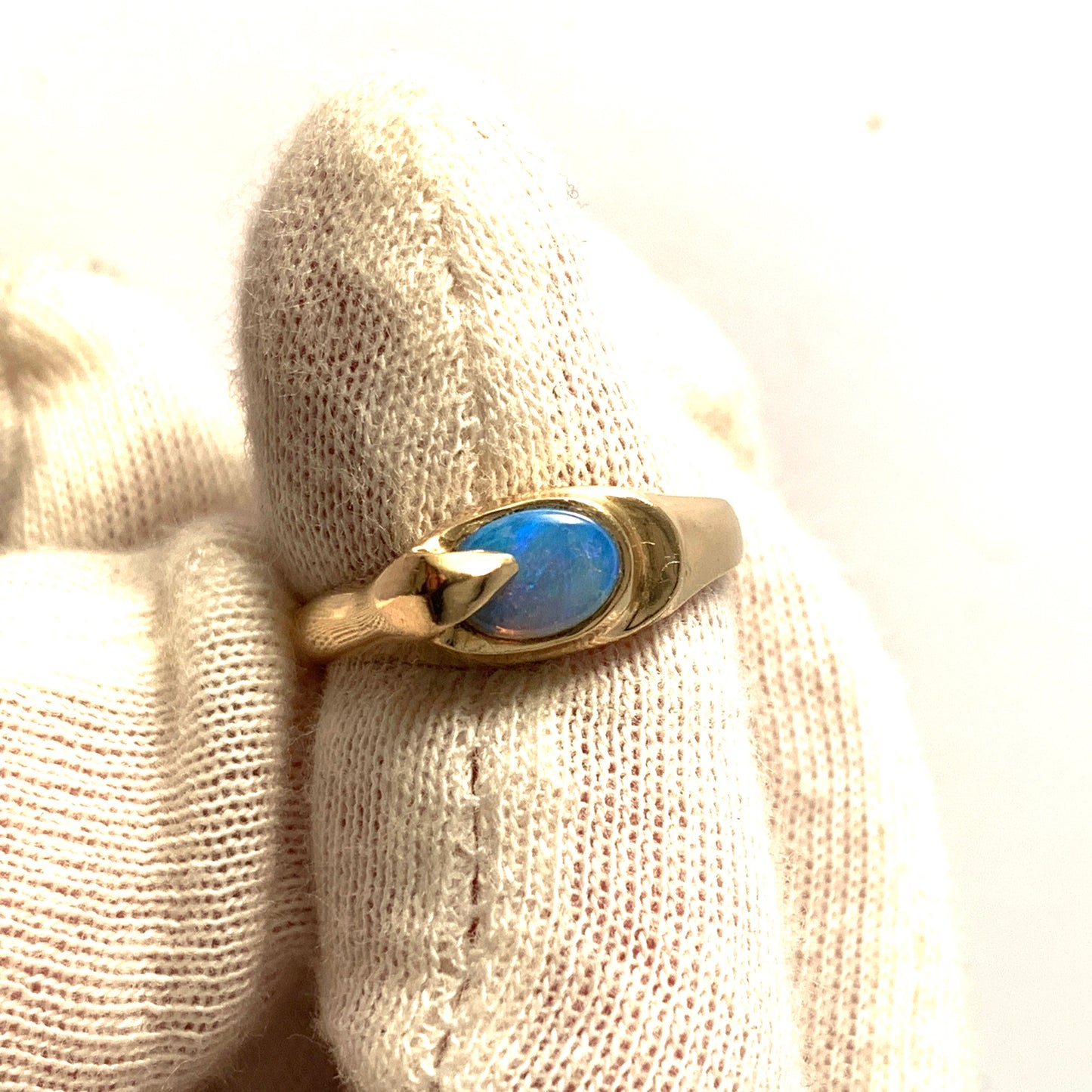 Vintage 18k Gold Opal Triplet Ring.