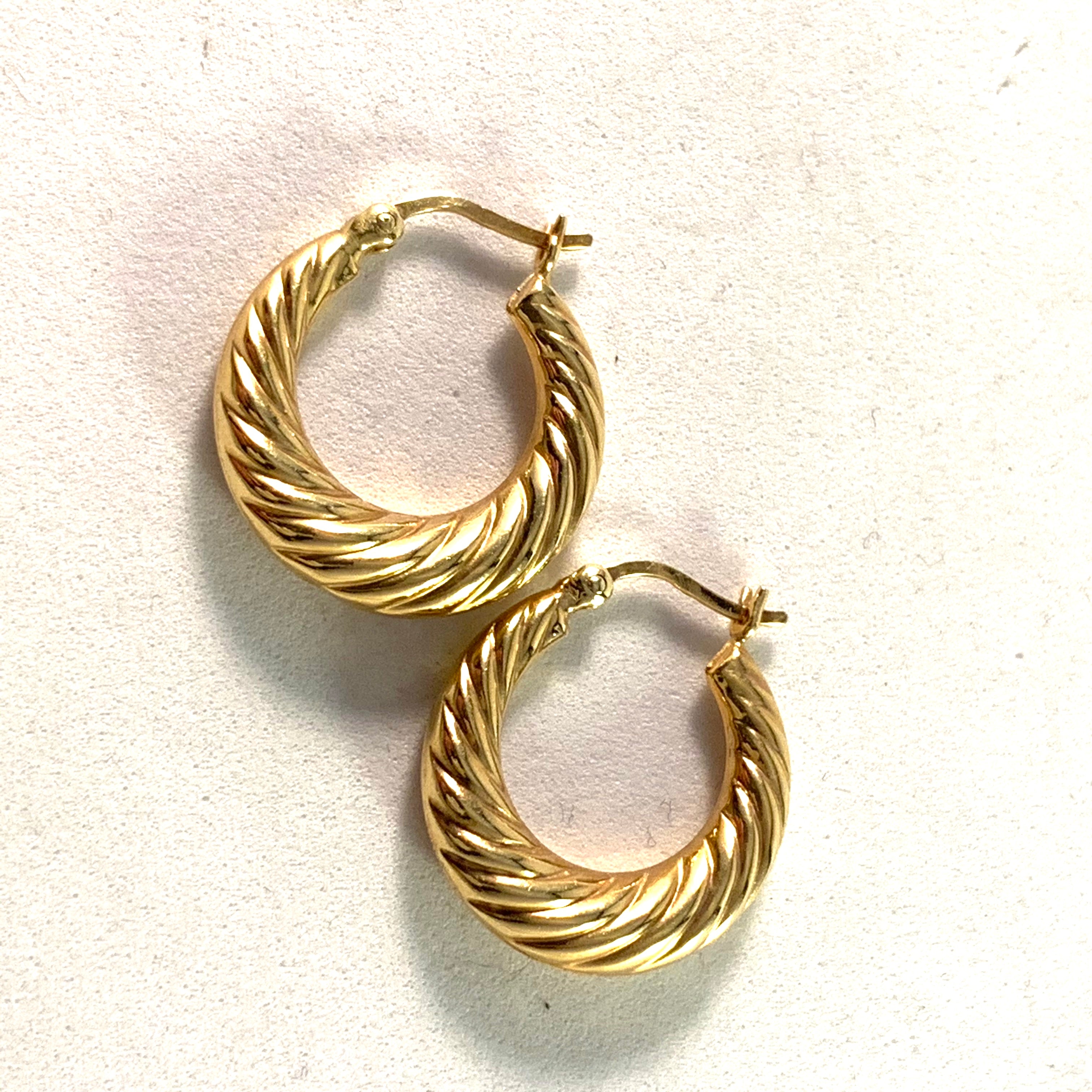 Arezzo, Italy Vintage 18k Gold Earrings.