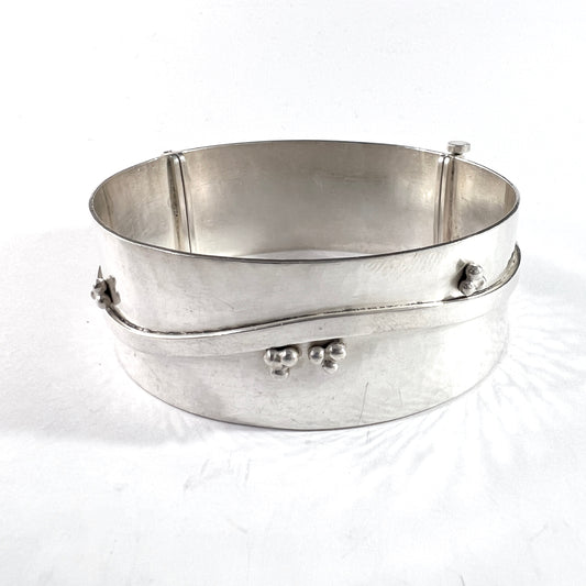 Reijo Sirkeoja, Finland 1961. Bold Vintage Solid Silver Hinged Bracelet.