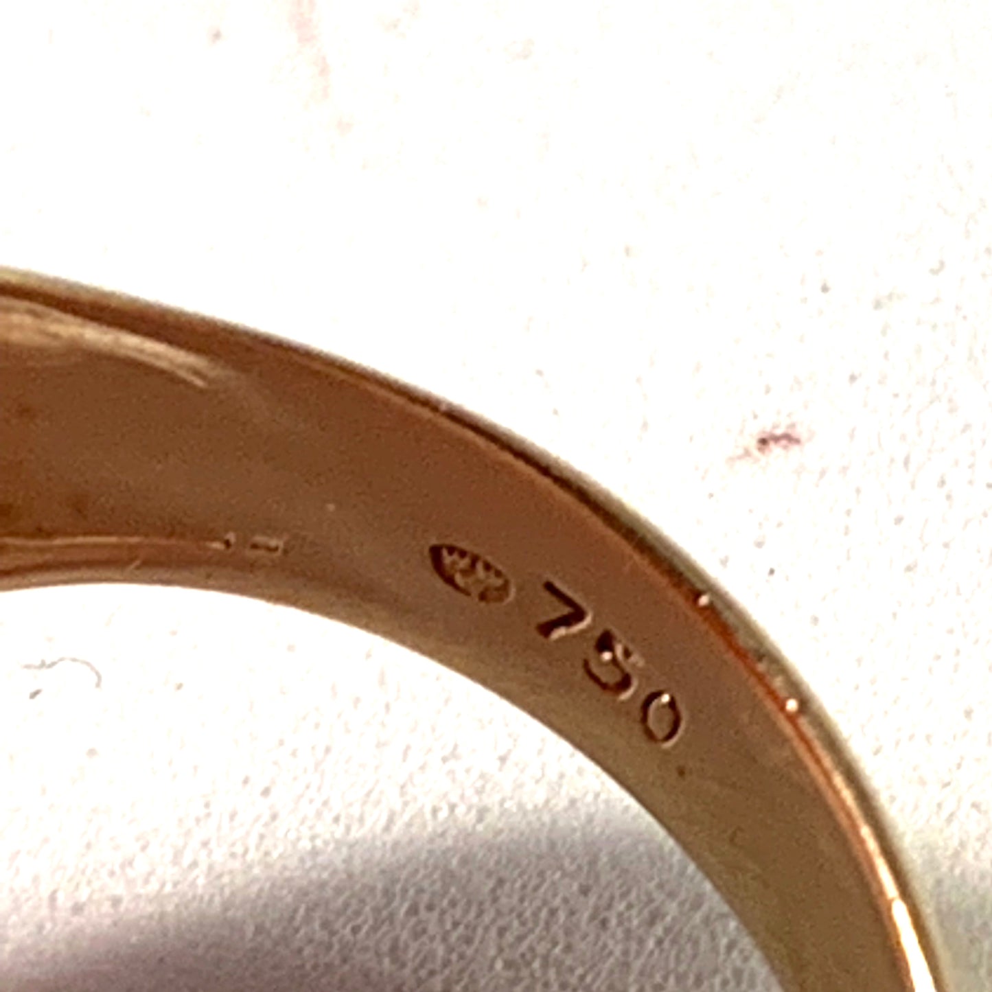 Sweden Mid Century 18k Gold Carnelian Men's Ring.