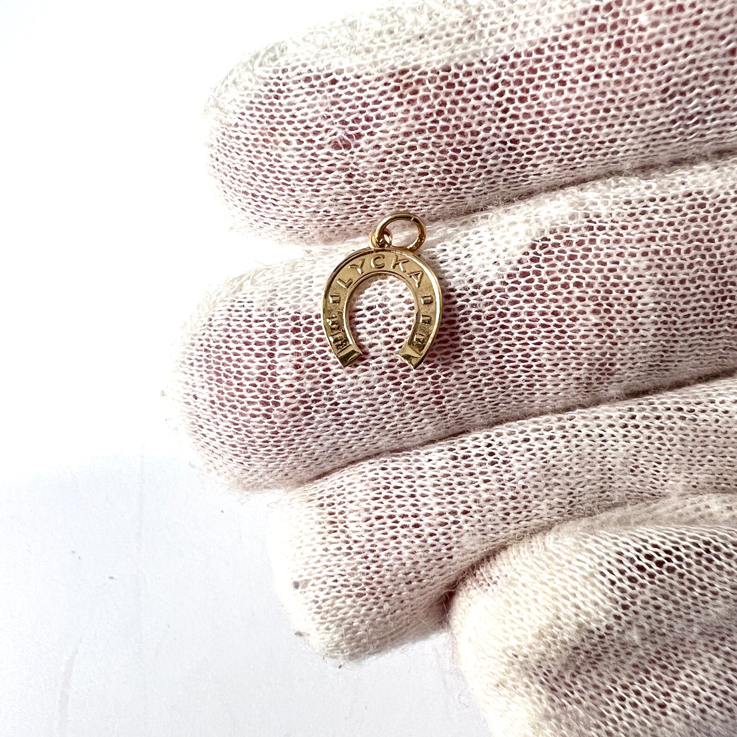 Bengt Hallberg, Sweden. Vintage 18k Gold Lucky Horseshoe Charm