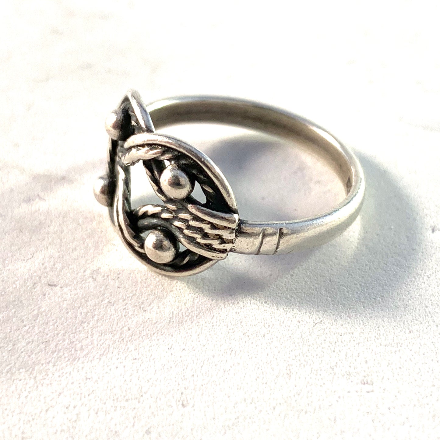 Kalevala Koru, Finland. Vintage Sterling Teljä Maiden Love Knot Ring.