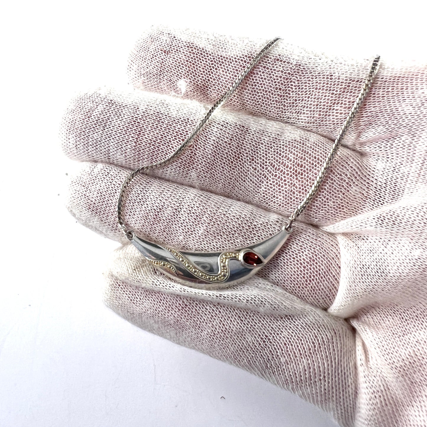 Maker K-ma, Finland. Vintage Sterling Silver Garnet Necklace.